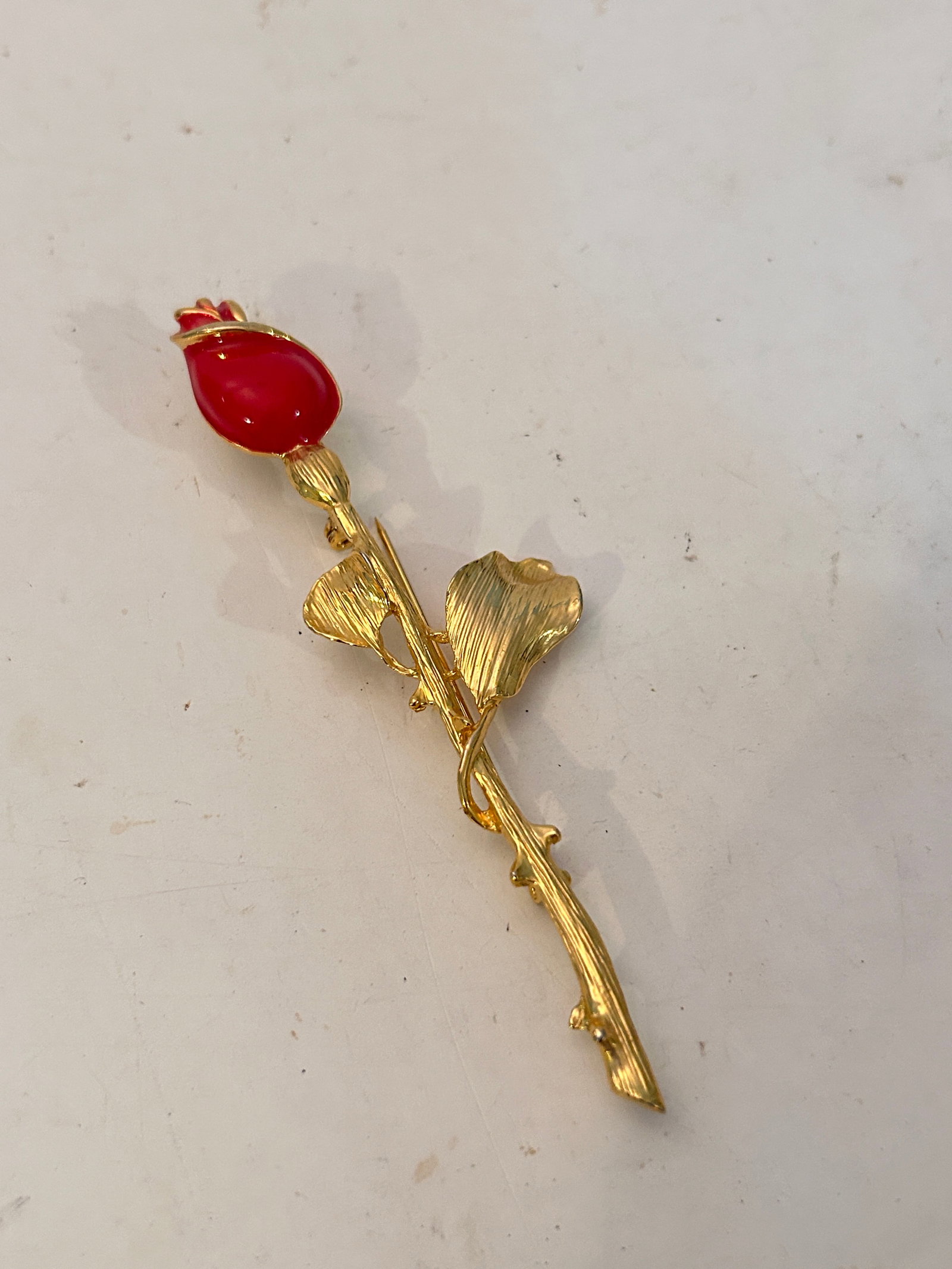 Vintage Brooch: Vintage Brooch Please view all photos as they are part of the description and condition of this Item, Feel free to contact me with questions or picture requests! Used Item AS IS