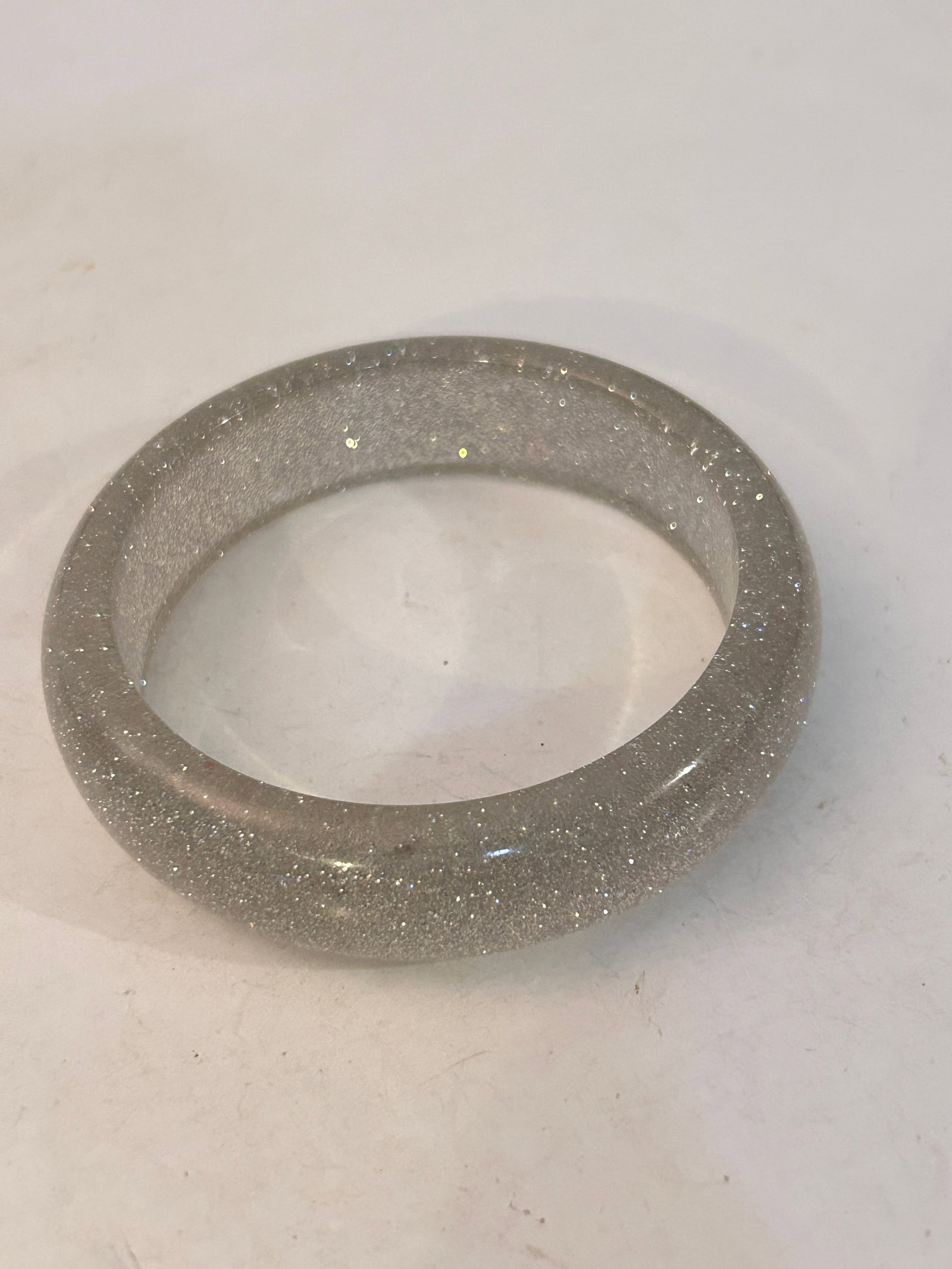 Vintage Acrylic 8" Bracelet: Vintage Acrylic 8" Bracelet Please view all photos as they are part of the description and condition of this Item, Feel free to contact me with questions or picture requests! Used Item AS IS