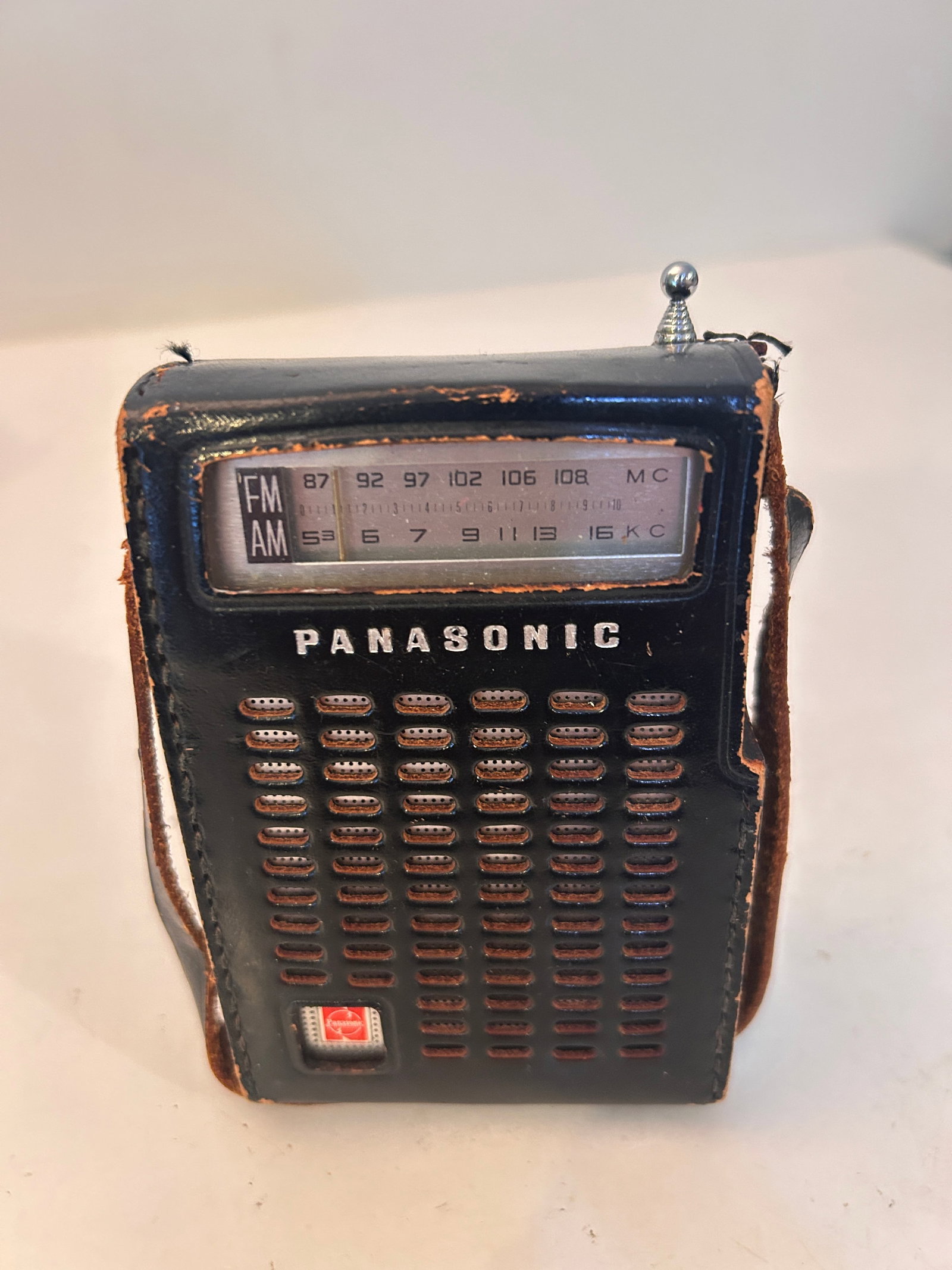 Vintage Panasonic RF-811 Transistor AM FM Radio With Case working (1 of 7)