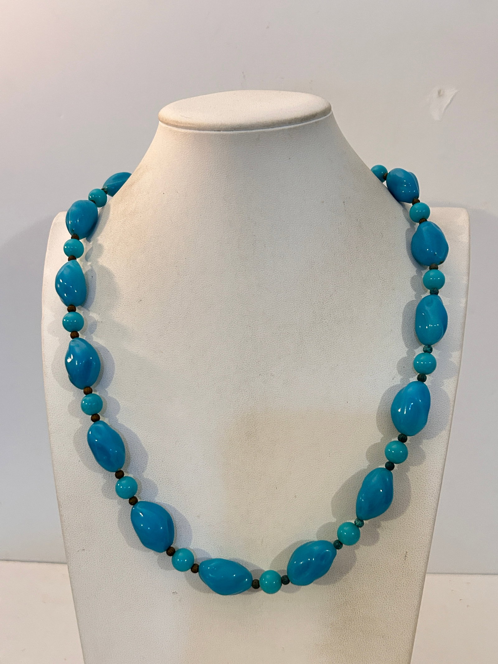 Vintage Turquoise Pinched Plastic bead Necklace 23": Vintage Turquoise Pinched Plastic bead Necklace 23" Please view all photos as they are part of the description and condition of this Item, Feel free to contact me with questions or picture requests! U