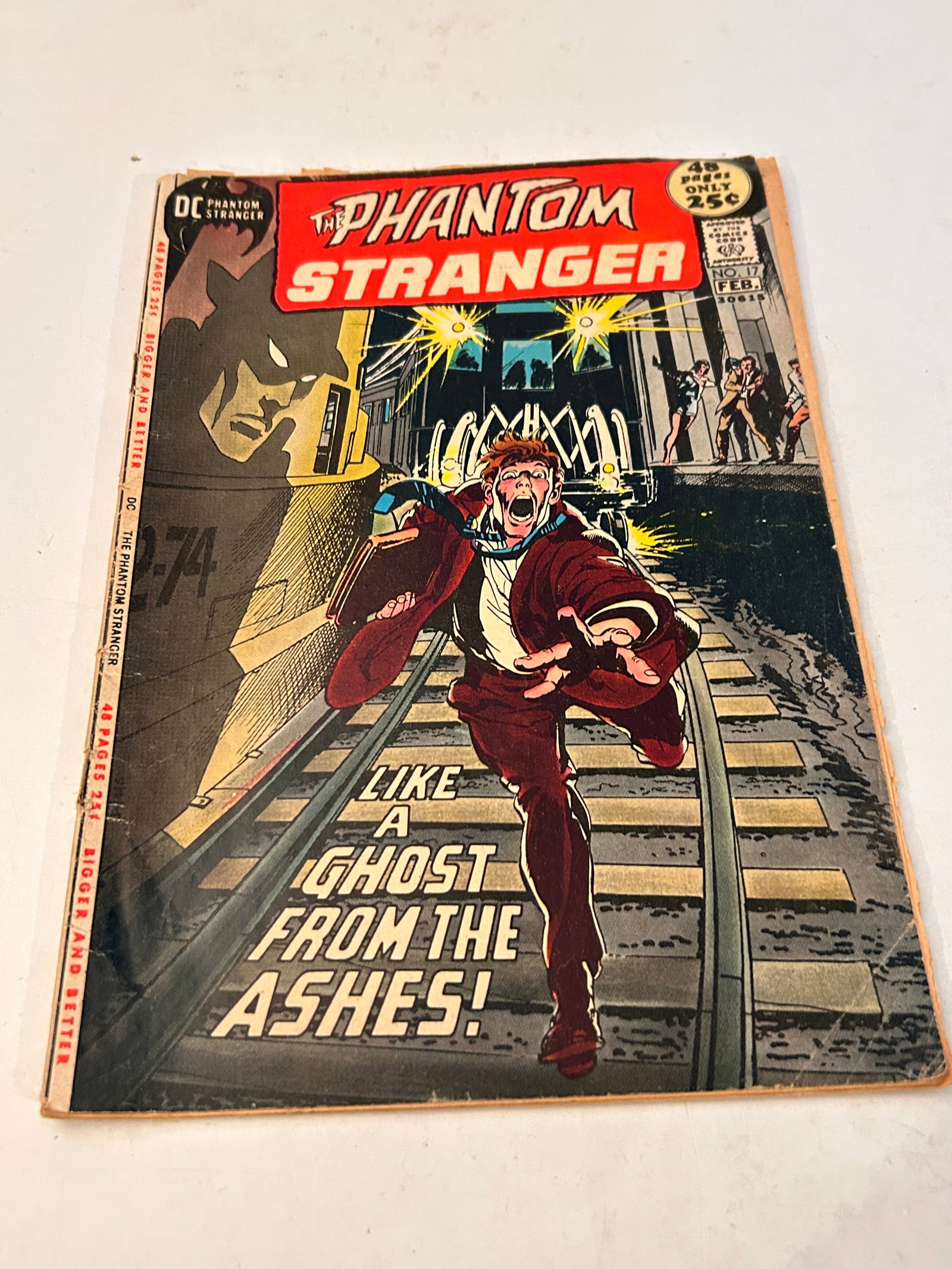 Vintage Comic Book The Phantom Stranger # 17: Vintage Comic Book The Phantom Stranger # 17 Please view all photos as they are part of the description and condition of this Item, Feel free to contact me with questions or picture requests! Used Ite