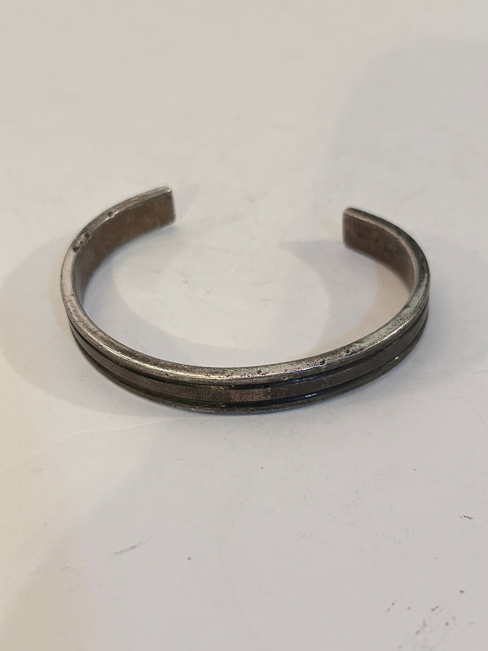 Vintage Thk Modernist Sterling Silver Bracelet Sz 7" 38 grams signed: Vintage Thk Modernist Sterling Silver Bracelet Sz 7" 38 grams signed Please view all photos as they are part of the description and condition of this Item, Feel free to contact me with questions or pi