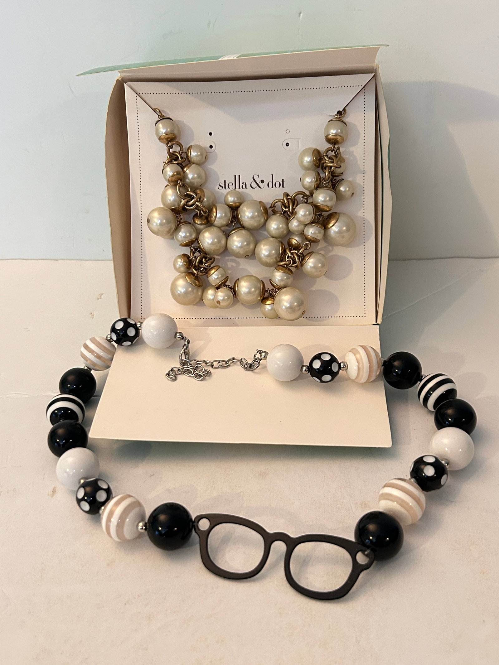 Vintage Lot Of 2 Necklaces Stella & Dot & Unknown: Vintage Lot Of 2 Necklaces Stella & Dot & Unknown Please view all photos as they are part of the description and condition of this Item, Feel free to contact me with questions or picture requests! Use