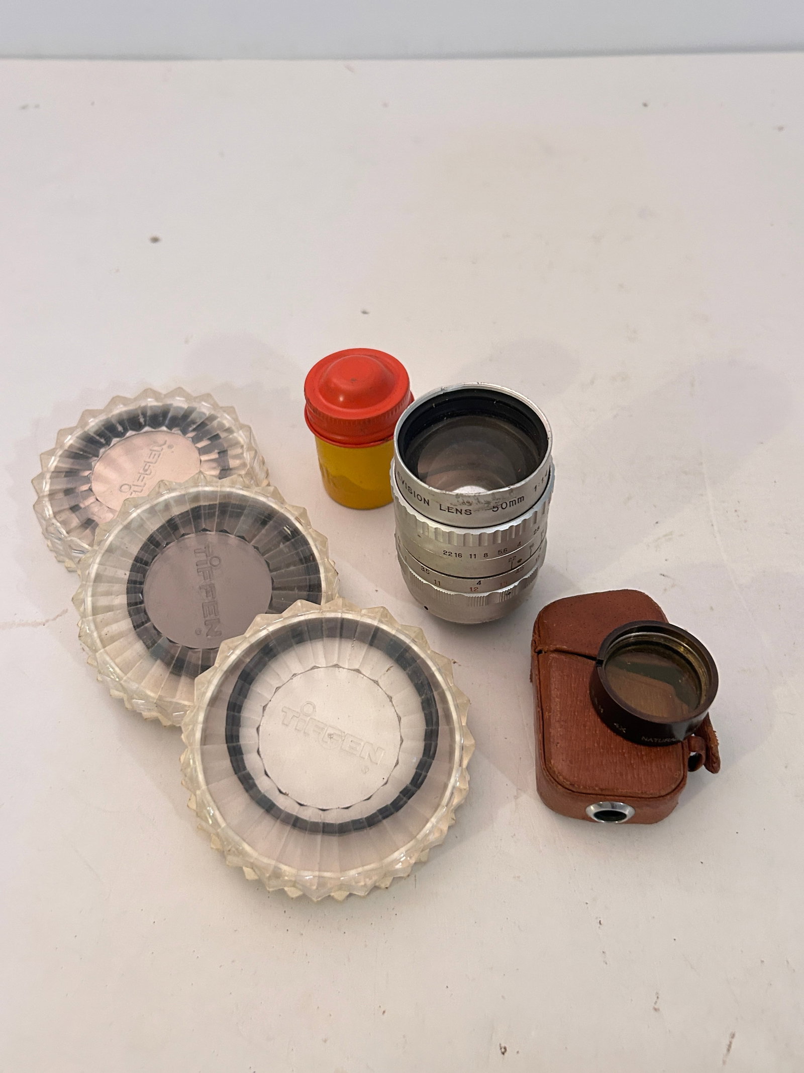 Vintage Lot of old Camera Accessories: Vintage Lot of old Camera Accessories Please view all photos as they are part of the description and condition of this Item, Feel free to contact me with questions or picture requests! Used Item AS IS
