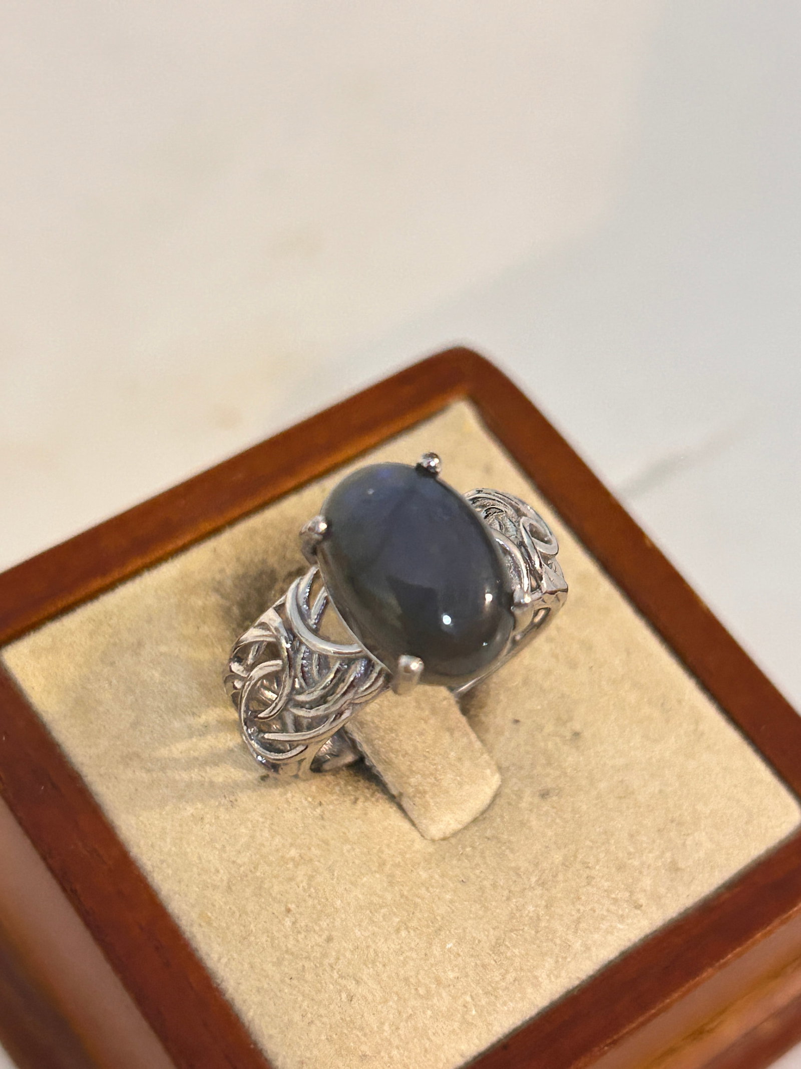 Designer Stamped STS Karis Filigree Green Stone Ring 8: Designer Stamped STS Karis Filigree Green Stone Ring 8Please view all photos as they are part of the description and condition of this Item, Feel free to contact me with questions or picture requests!