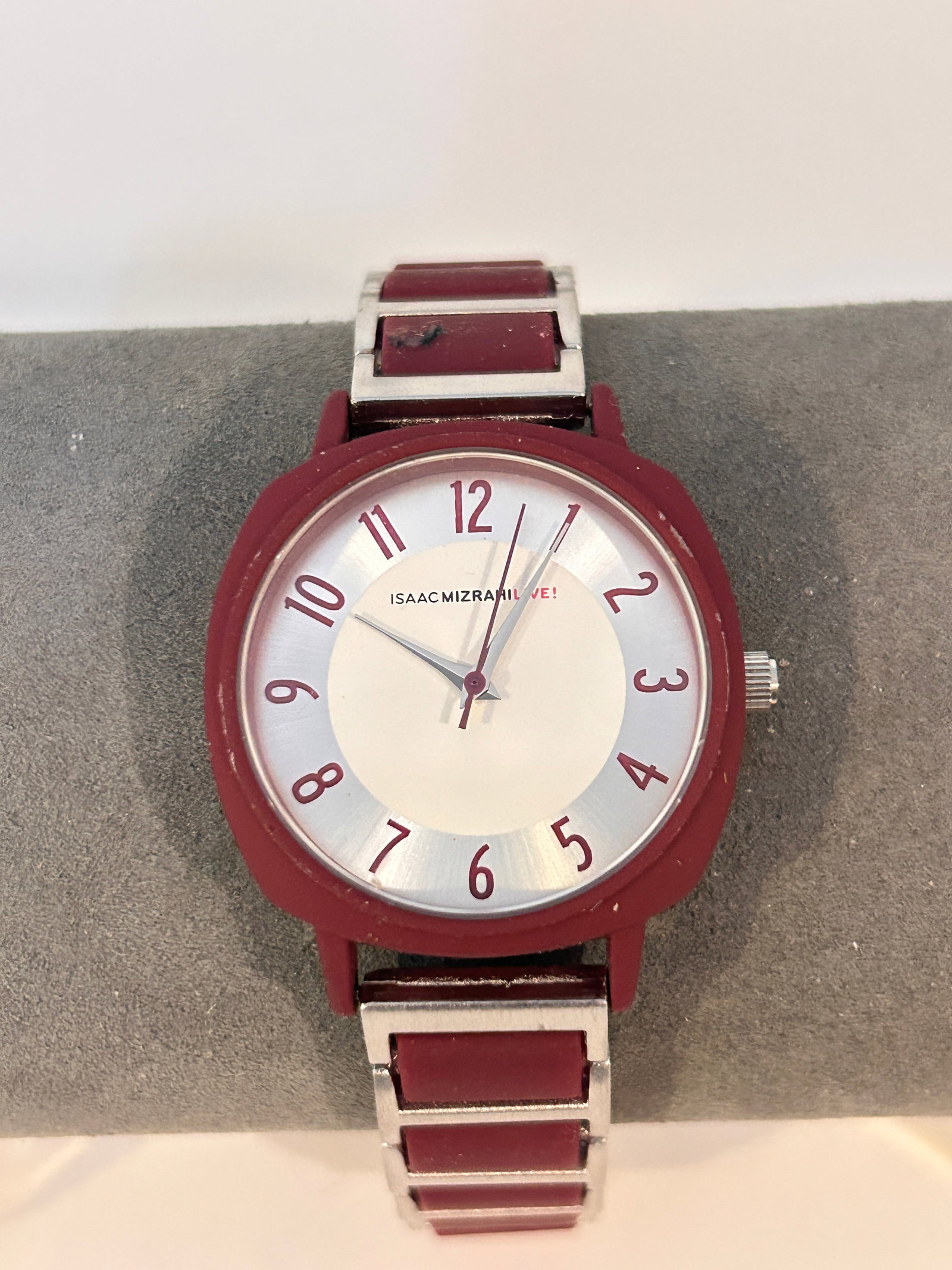ISAAC MIZRAHI LIVE Two Tone Quartz Analog Women's Watch Sz. New Battery: ISAAC MIZRAHI LIVE Two Tone Quartz Analog Women's Watch Sz. New BatteryPlease view all photos as they are part of the description and condition of this Item, Feel free to contact me with questions or 