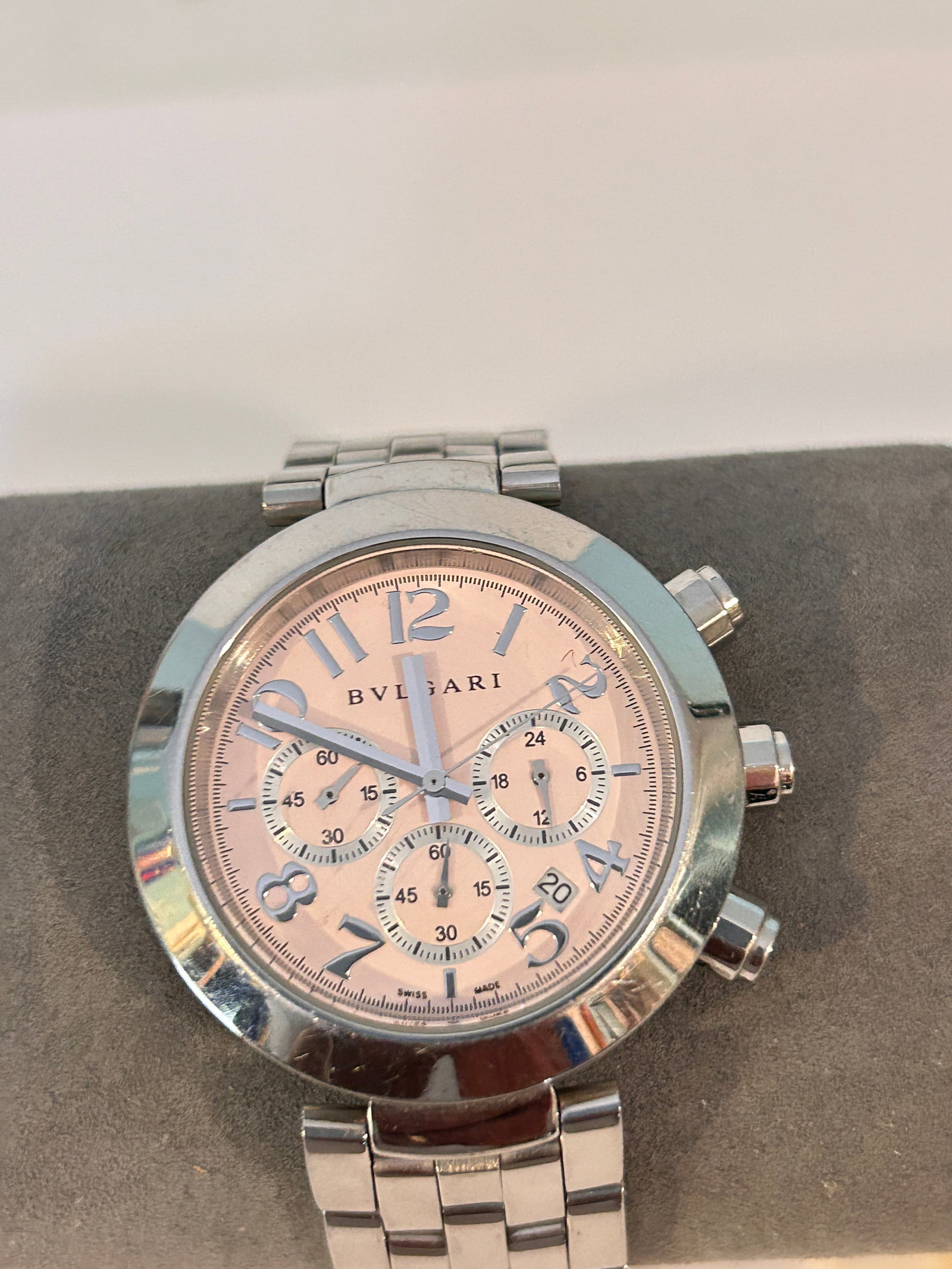 Bvlgari Bvlgari chronograph, Pink Dial model G 2286 Quartz working: Bvlgari Bvlgari chronograph, Pink Dial model G 2286 Quartz working Please view all photos as they are part of the description and condition of this Item, Feel free to contact me with questions or pict