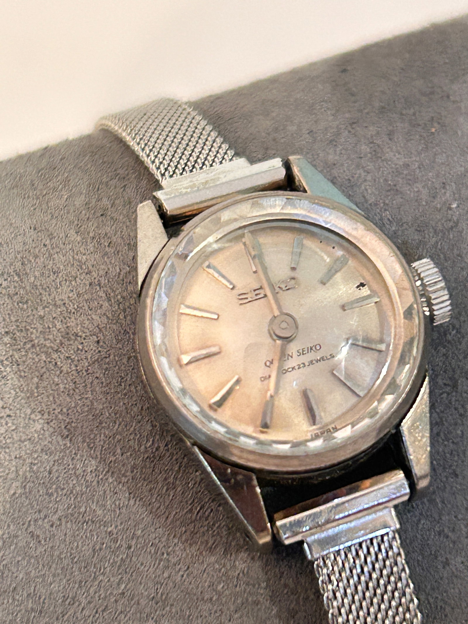 Queen Seiko Diashock 23 Jewels mech working well (1 of 5)