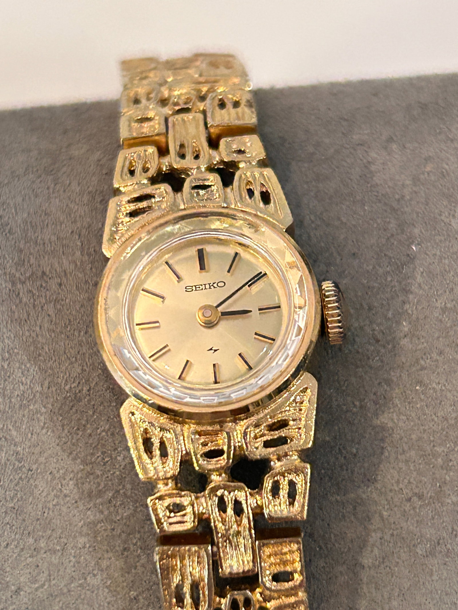 Vintage Seiko Watch Women 11-0549 Mechanical Gold Stainless Steel working (1 of 5)