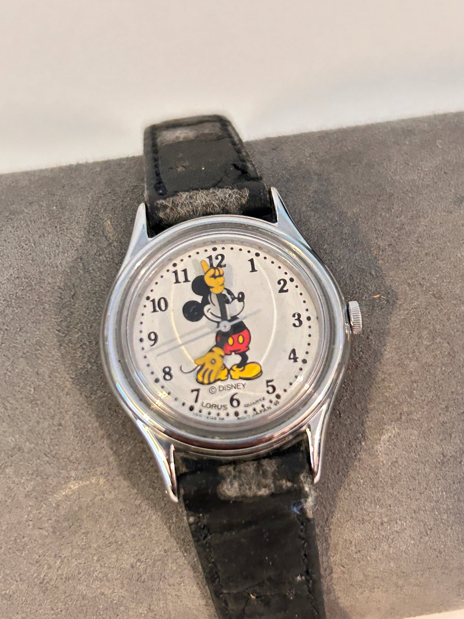 Vintage Lorus Disney Mickey Mouse watch working (1 of 6)