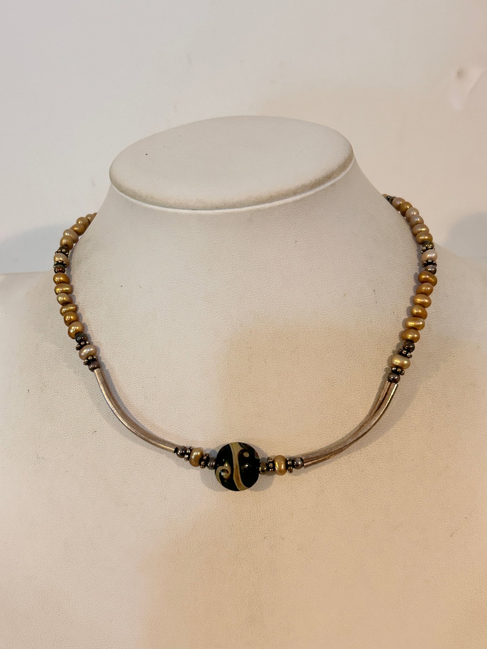 Vintage Sterling Italian Murano bead Necklace 15": Vintage Sterling Italian Murano bead Necklace 15" Please view all photos as they are part of the description and condition of this Item, Feel free to contact me with questions or picture requests! Use