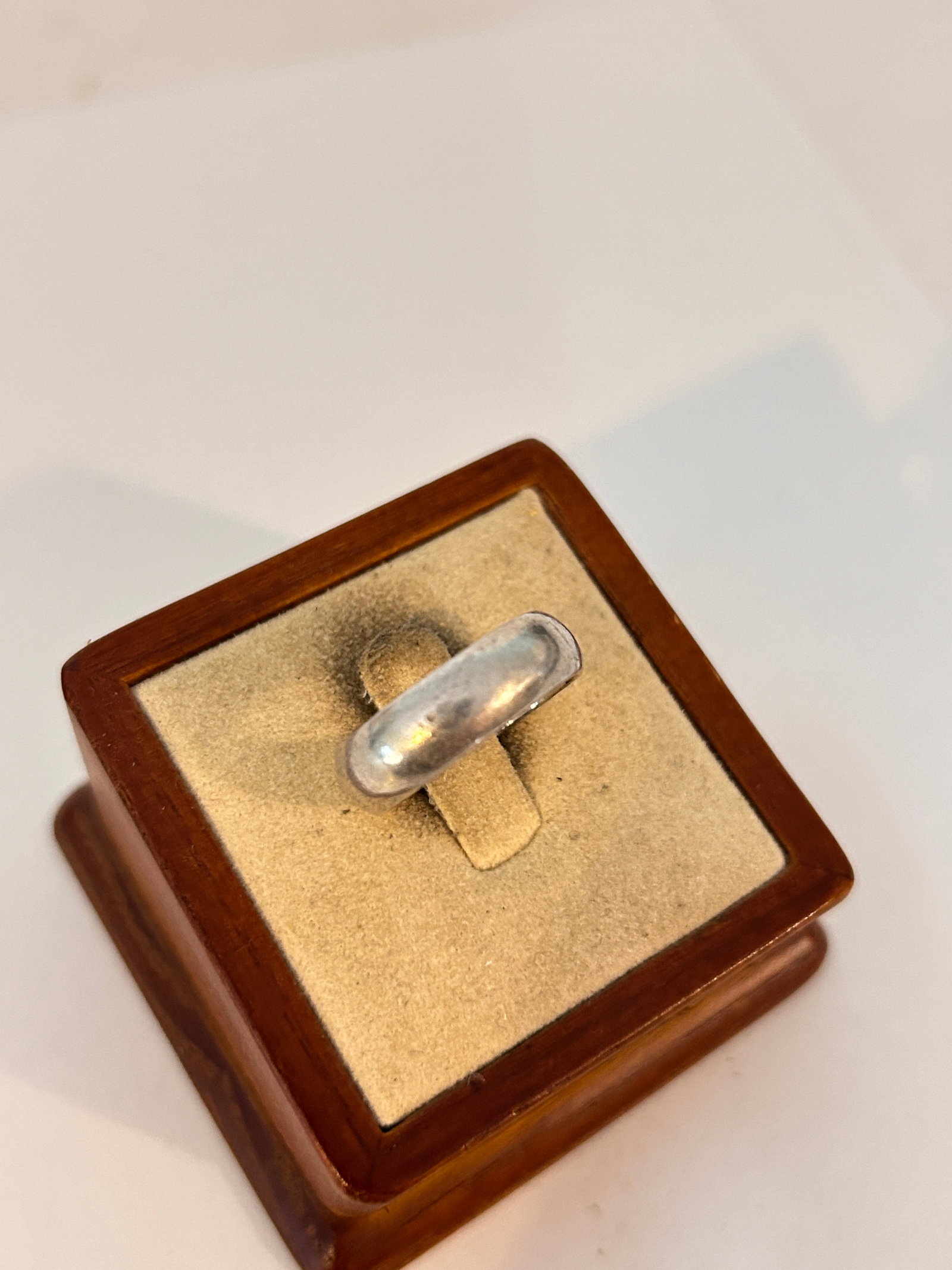 Vintage Sterling Silver Band Ring sz 8 (1 of 4)
