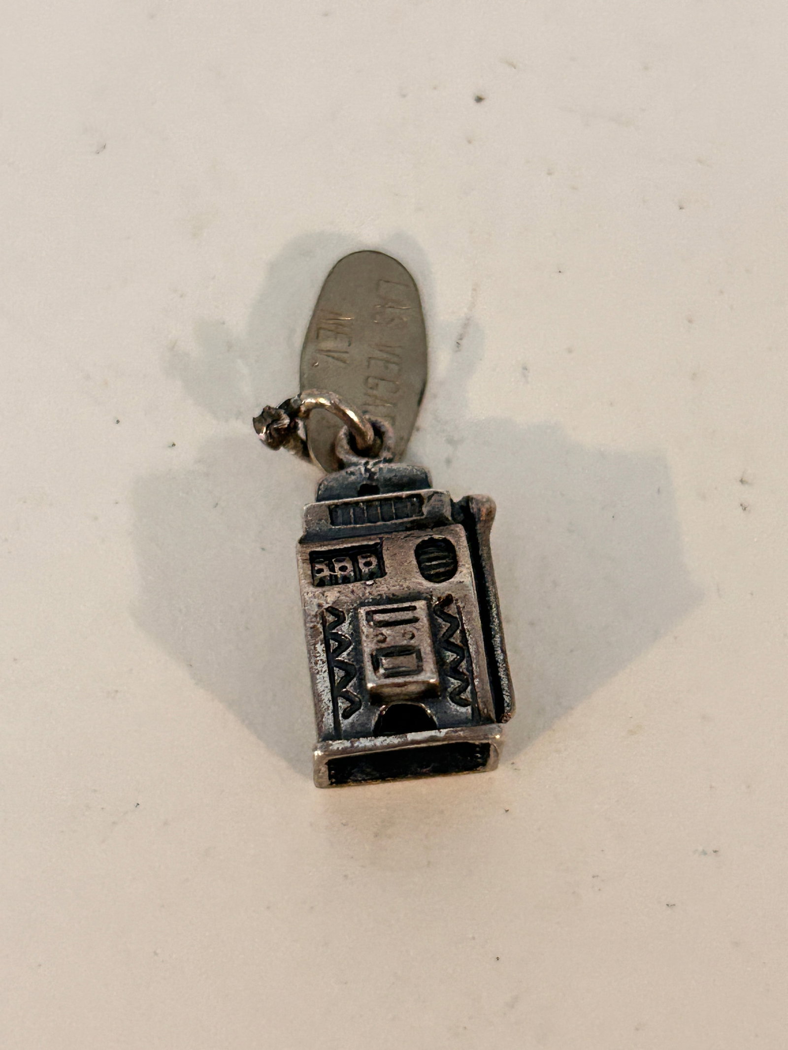 Vintage Sterling Silver LAS VEGAS Slot Machine Charm Pendant: Vintage Sterling Silver LAS VEGAS Slot Machine Charm Pendant Please view all photos as they are part of the description and condition of this Item, Feel free to contact me with questions or picture re