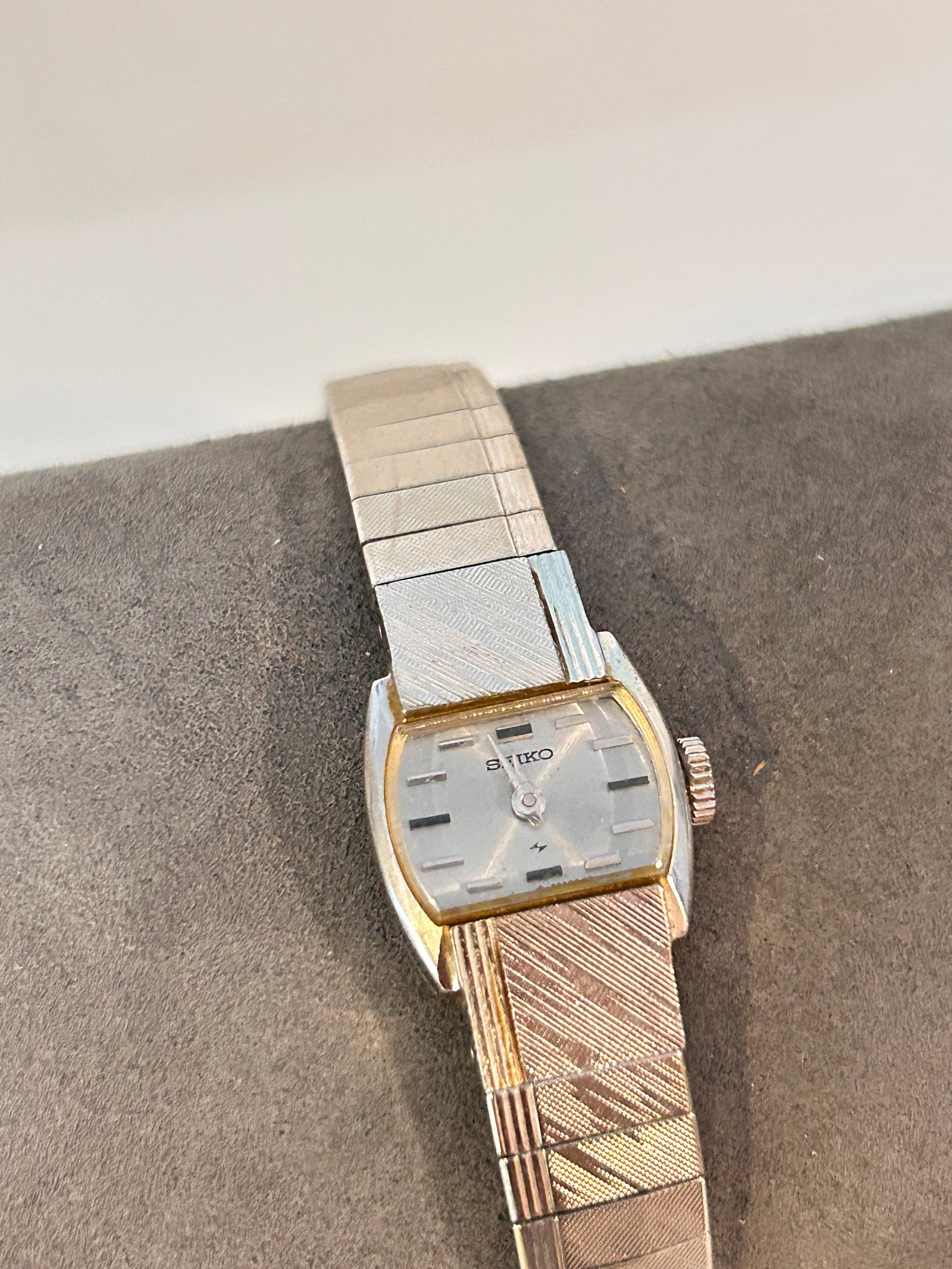Vintage SEIKO 10k GF 1/20 Ladies Watch 10-3569 Great Cond working: Vintage SEIKO 10k GF 1/20 Ladies Watch 10-3569 Great Cond working Please view all photos as they are part of the description and condition of this Item, Feel free to contact me with questions or pictu