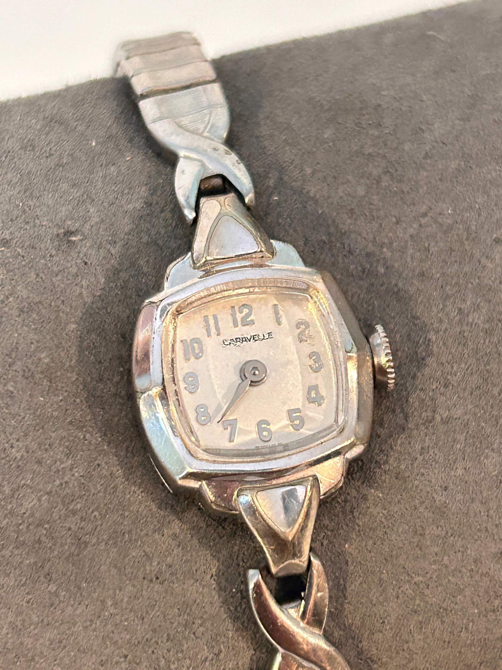Vintage Caravelle Bulova Womens Watch Manual Wind Silver Tone working: Vintage Caravelle Bulova Womens Watch Manual Wind Silver Tone working Please view all photos as they are part of the description and condition of this Item, Feel free to contact me with questions or p
