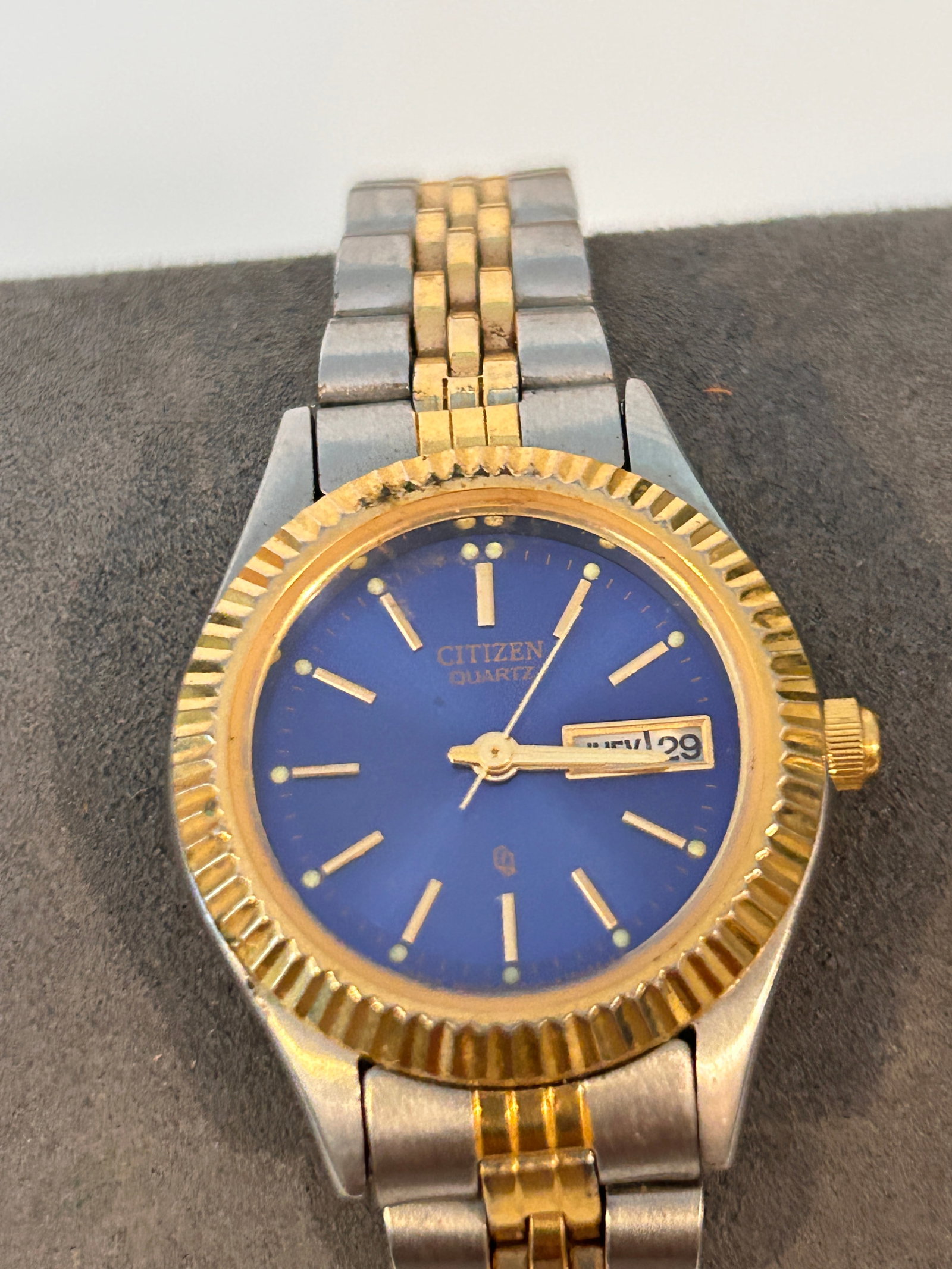 Citizen Watch 6000-R00413 RW working 2-Toned Date Date Quartz (1 of 5)