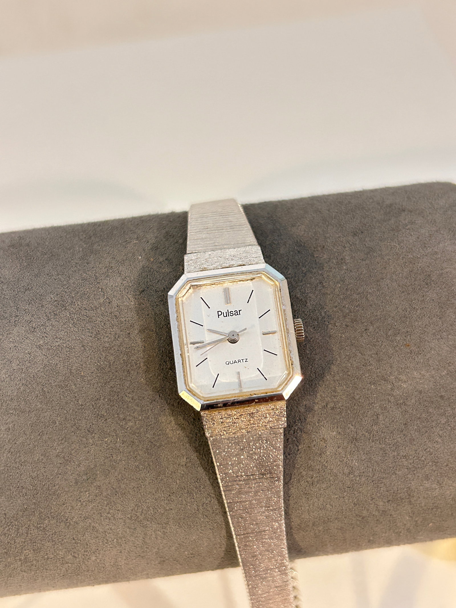 Vintage Pulsar Y481-5140 Silver Tone Quartz Analog Women's Watch working: Vintage Pulsar Y481-5140 Silver Tone Quartz Analog Women's Watch working Please view all photos as they are part of the description and condition of this Item, Feel free to contact me with questions o
