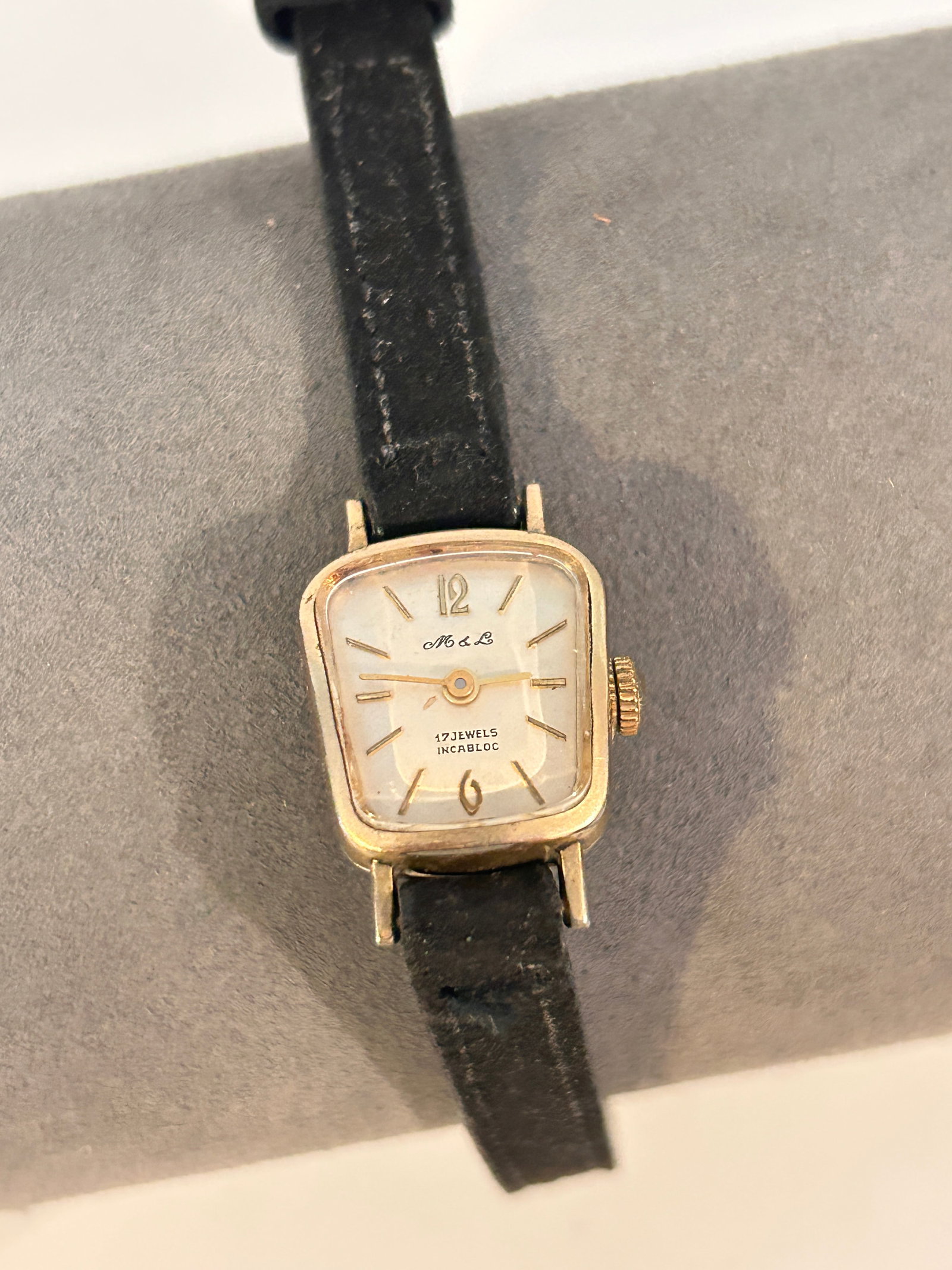 Vintage M&L Watch gold-plated case 17-jewel Incabloc shock working: Vintage M&L Watch gold-plated case 17-jewel Incabloc shock working Please view all photos as they are part of the description and condition of this Item, Feel free to contact me with questions or pict