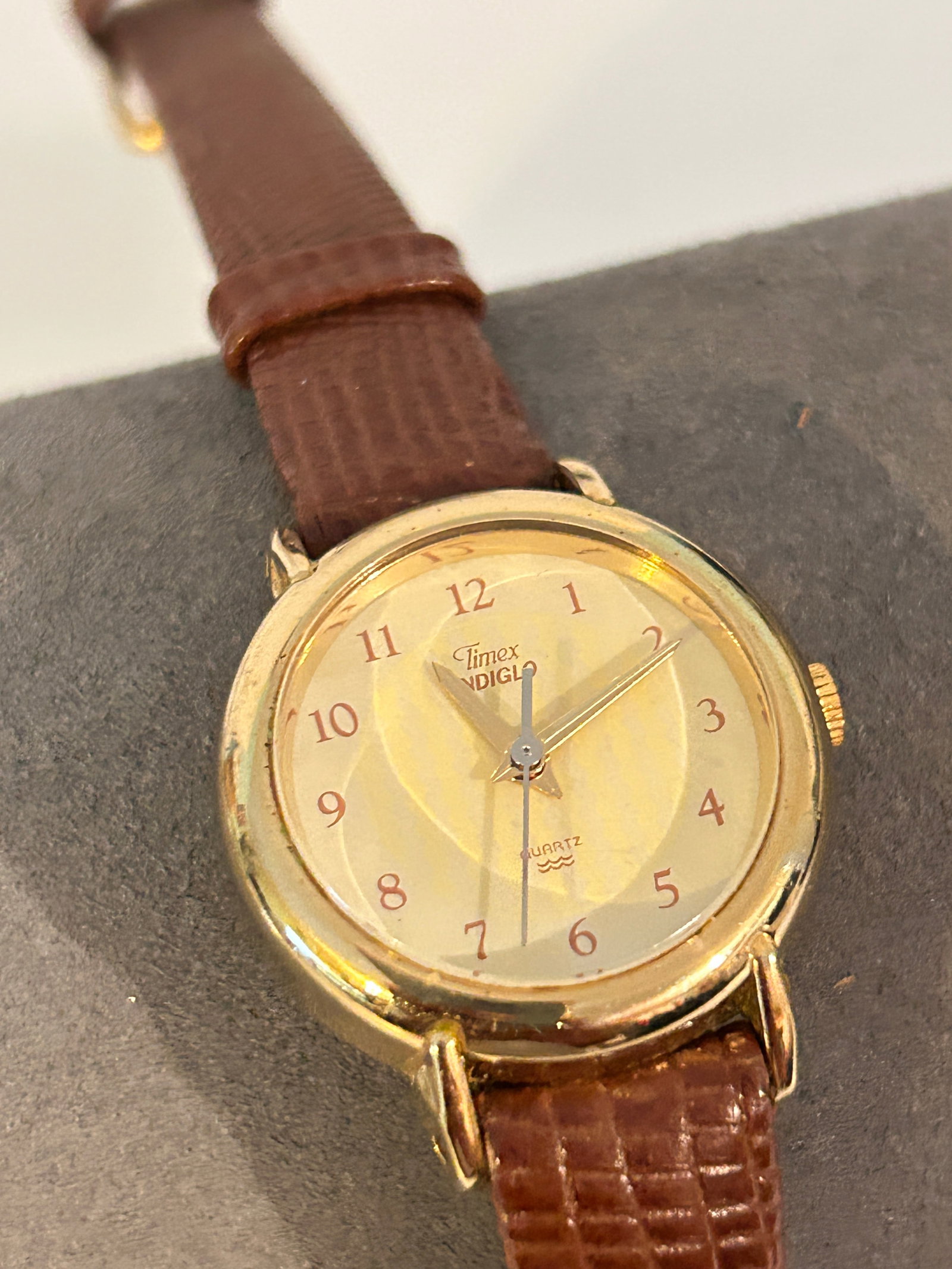 Ladies Timex Indiglo Quartz Wrist Watch Leather Band working: Ladies Timex Indiglo Quartz Wrist Watch Leather Band working Please view all photos as they are part of the description and condition of this Item, Feel free to contact me with questions or picture re