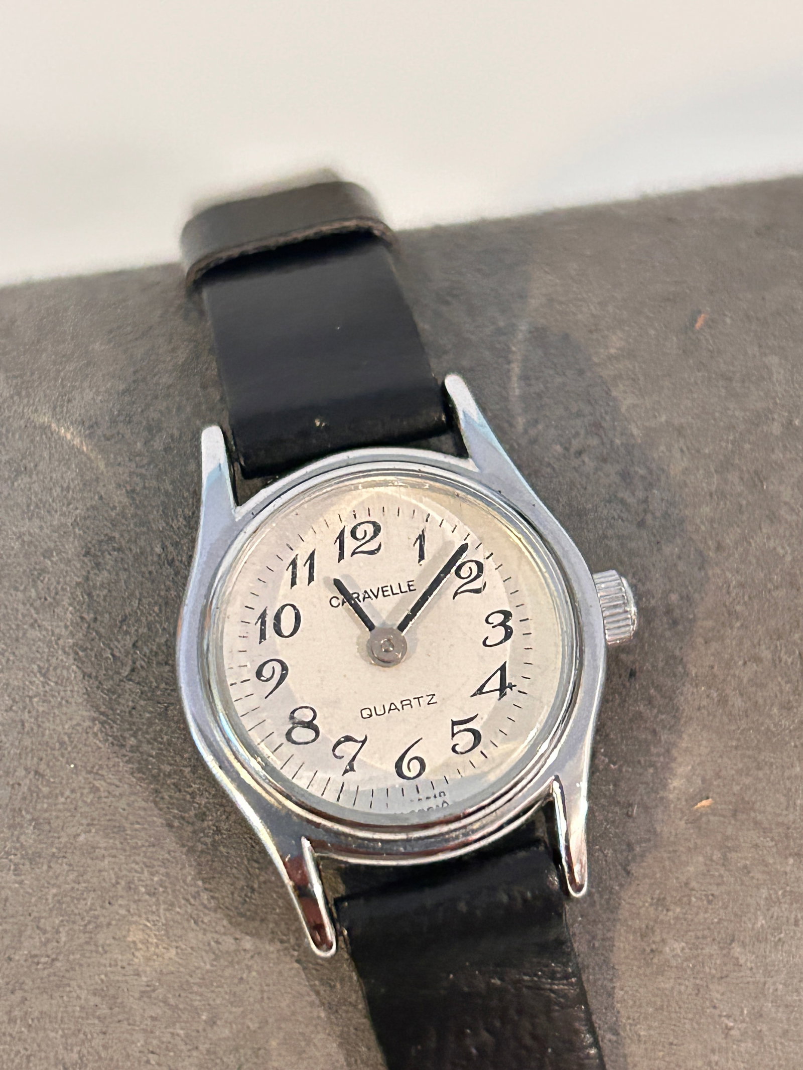 Ladies Vintage Caravelle Bulova quartz watch working needs bat: Ladies Vintage Caravelle Bulova quartz watch working needs bat Please view all photos as they are part of the description and condition of this Item, Feel free to contact me with questions or picture 