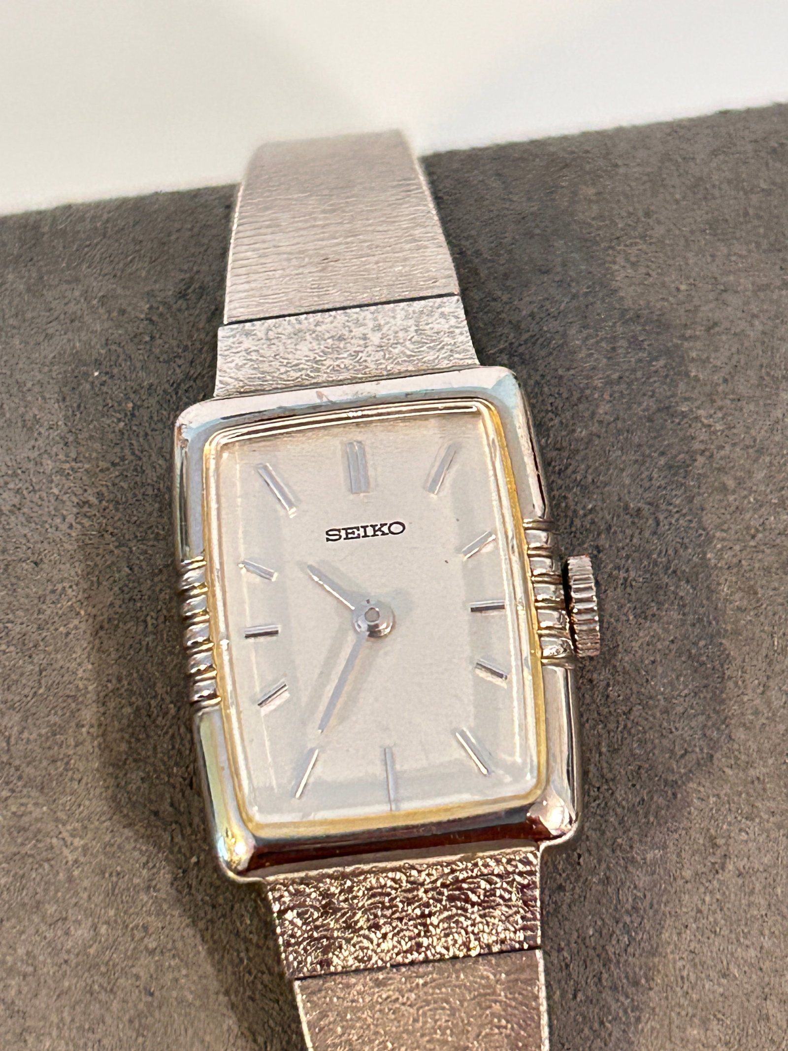 Vintage SEIKO 1100-5499-P Wind-up Analog Women's Watch working (1 of 4)