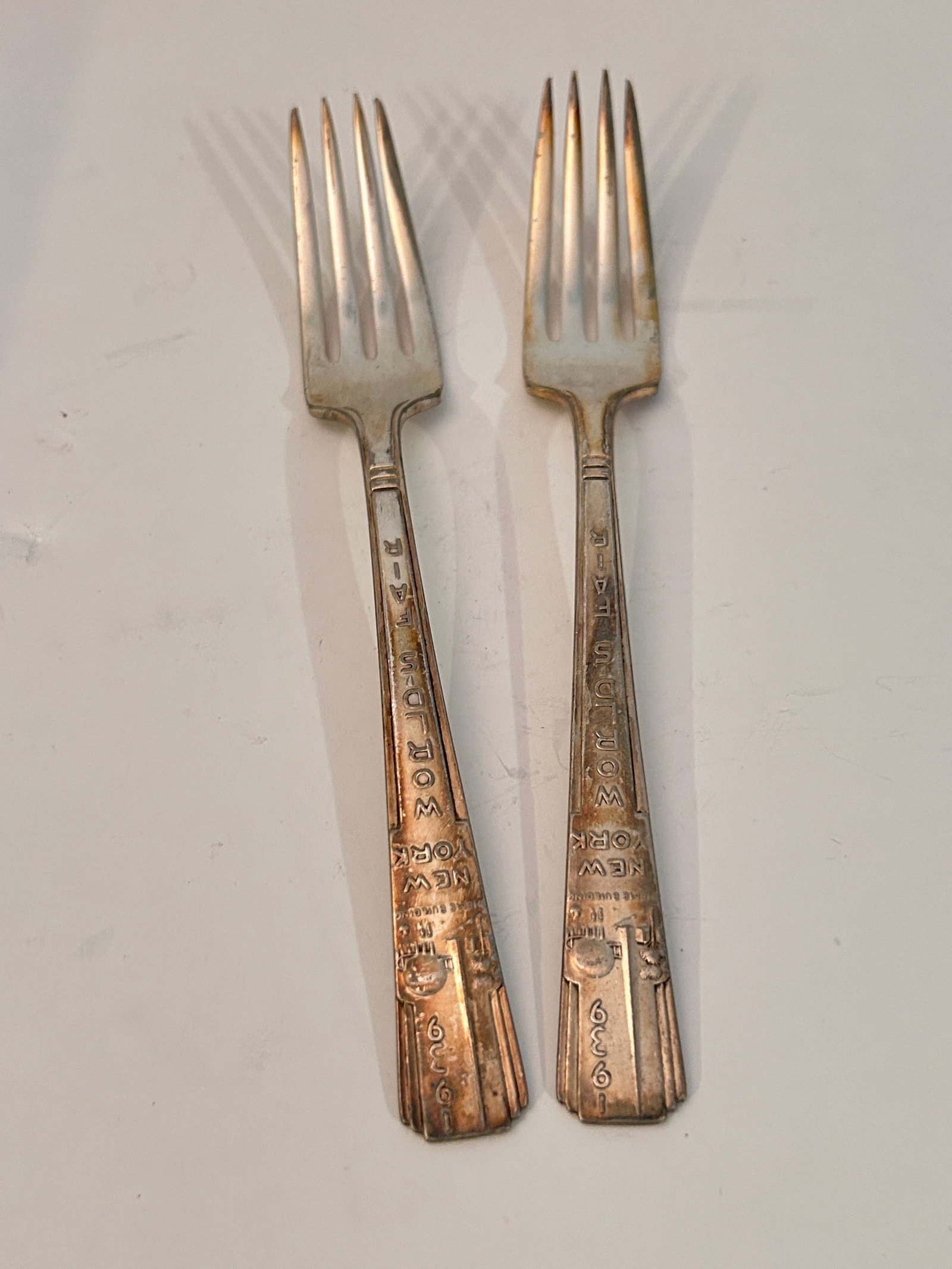 Lot of 2 Forks 1939 New York World's Fair H Rogers Co silver-plate: Lot of 2 Forks 1939 New York World's Fair H Rogers Co silver-plate Please view all photos as they are part of the description and condition of this Item, Feel free to contact me with questions or pict
