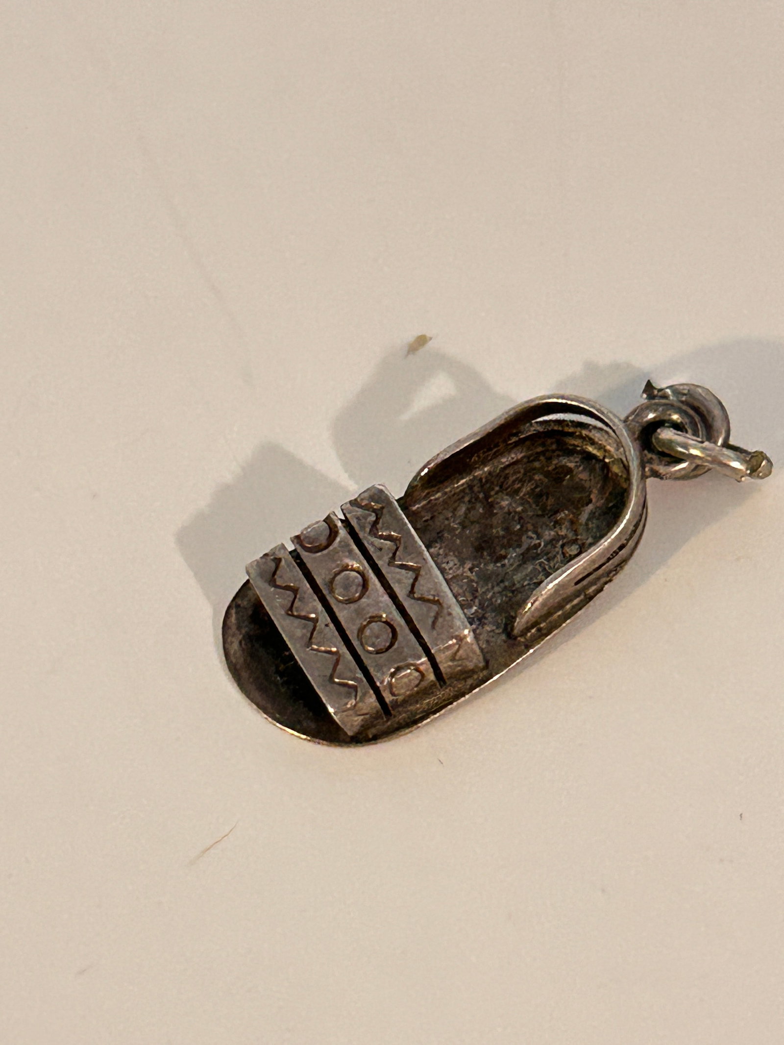Vintage Sterling Silver Charm: Vintage Sterling Silver Charm Please view all photos as they are part of the description and condition of this Item, Feel free to contact me with questions or picture requests! Used Item AS IS