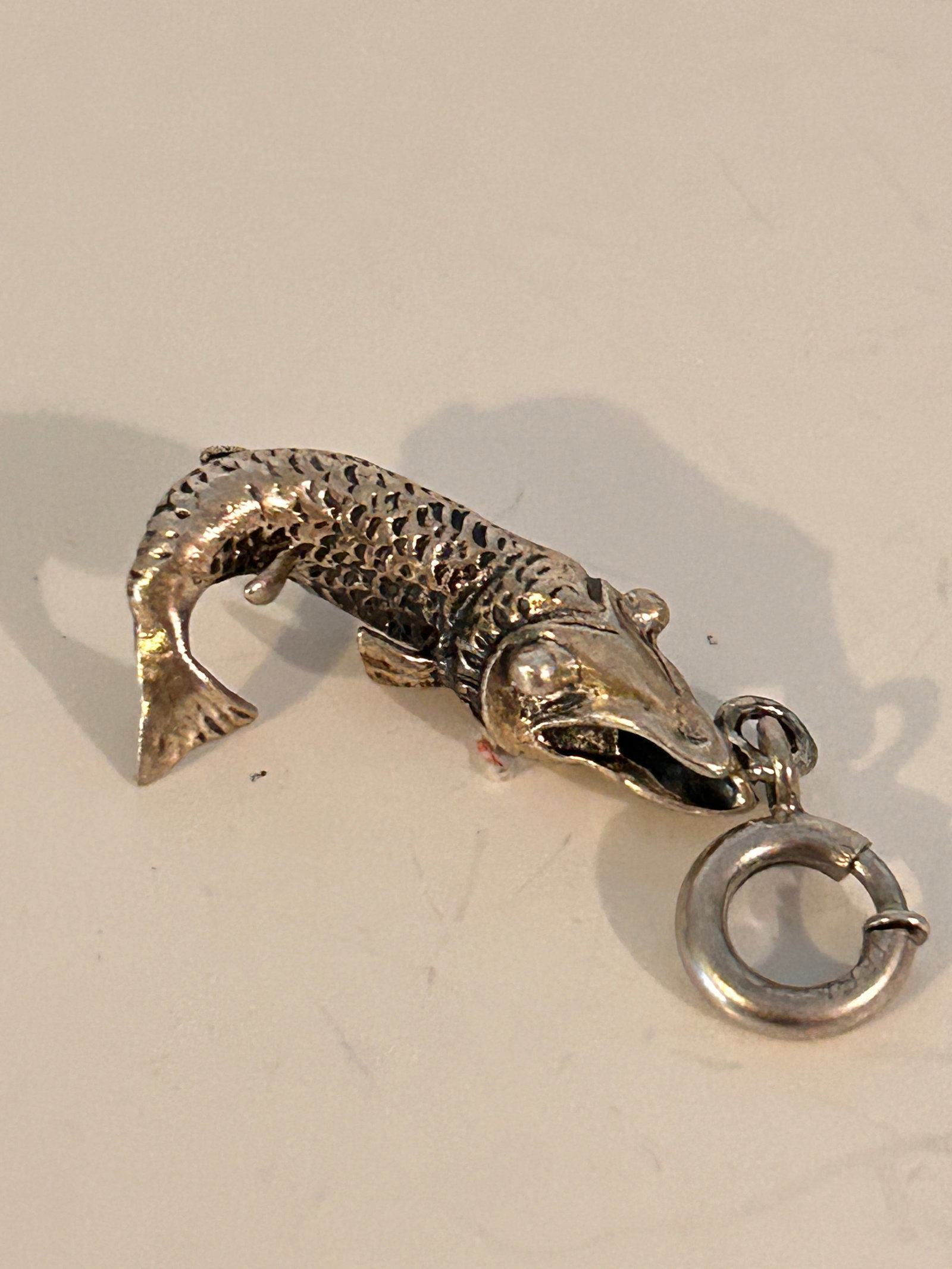 Vintage Sterling Silver Charm: Vintage Sterling Silver Charm Please view all photos as they are part of the description and condition of this Item, Feel free to contact me with questions or picture requests! Used Item AS IS