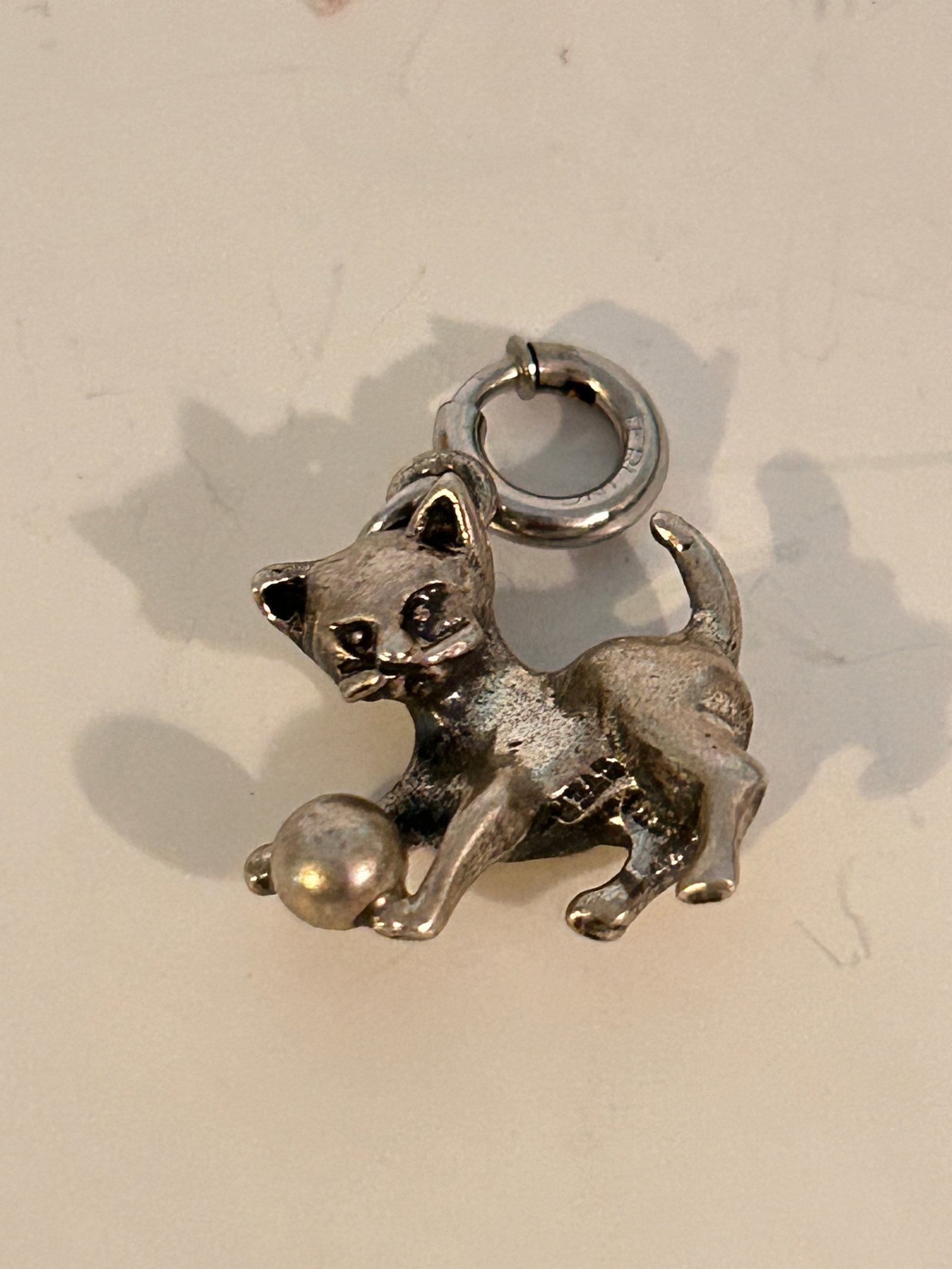 Vintage Sterling Silver Charm: Vintage Sterling Silver Charm Please view all photos as they are part of the description and condition of this Item, Feel free to contact me with questions or picture requests! Used Item AS IS