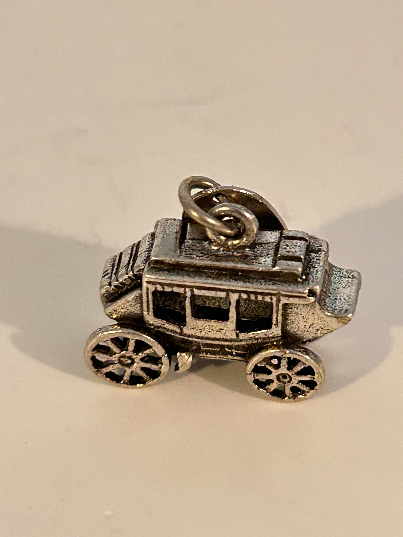 Vintage Sterling Silver Charm: Vintage Sterling Silver Charm Please view all photos as they are part of the description and condition of this Item, Feel free to contact me with questions or picture requests! Used Item AS IS