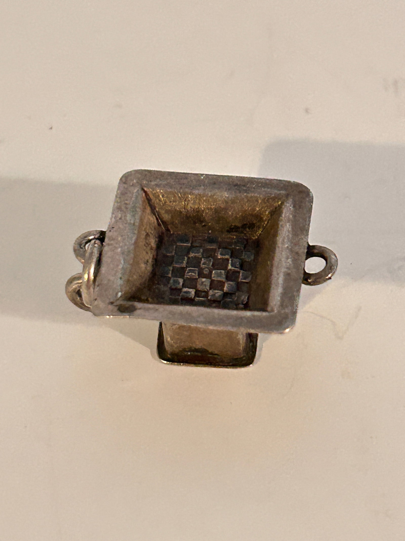 Vintage Sterling Silver Charm: Vintage Sterling Silver Charm Please view all photos as they are part of the description and condition of this Item, Feel free to contact me with questions or picture requests! Used Item AS IS
