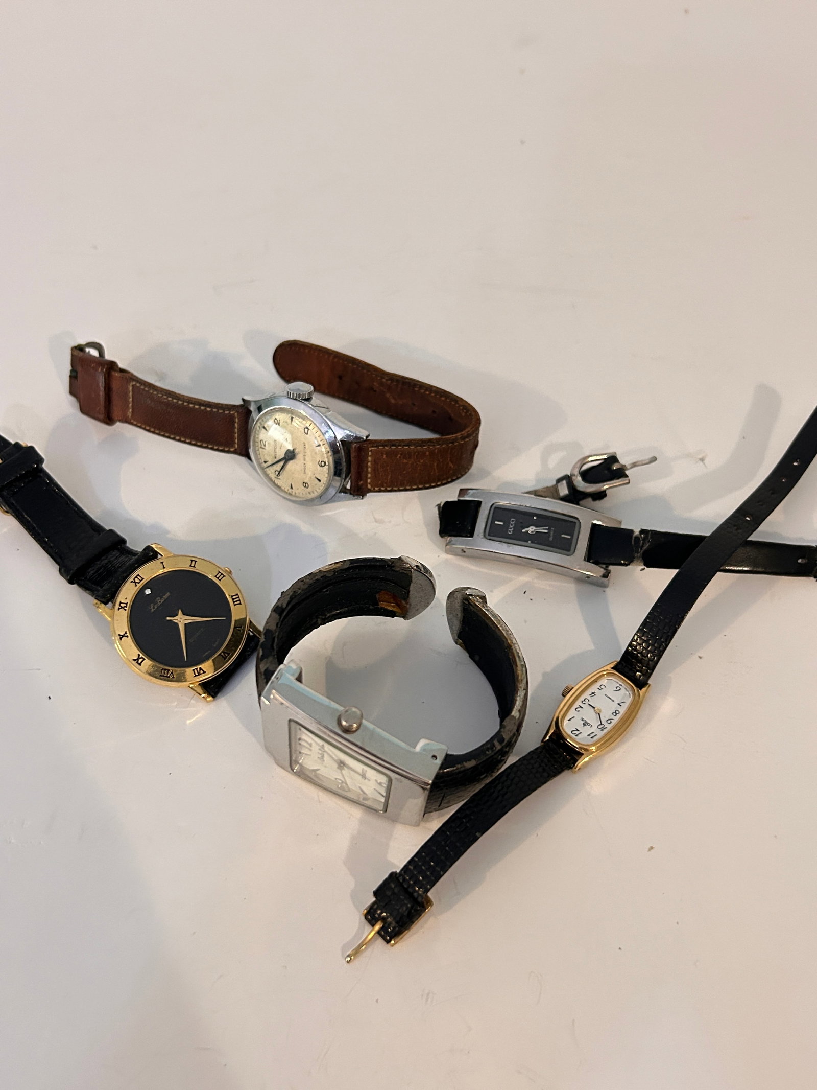 Vintage Lot of 5 nice untested watches: Vintage Lot of 5 nice untested watches Please view all photos as they are part of the description and condition of this Item, Feel free to contact me with questions or picture requests! Used Item AS I
