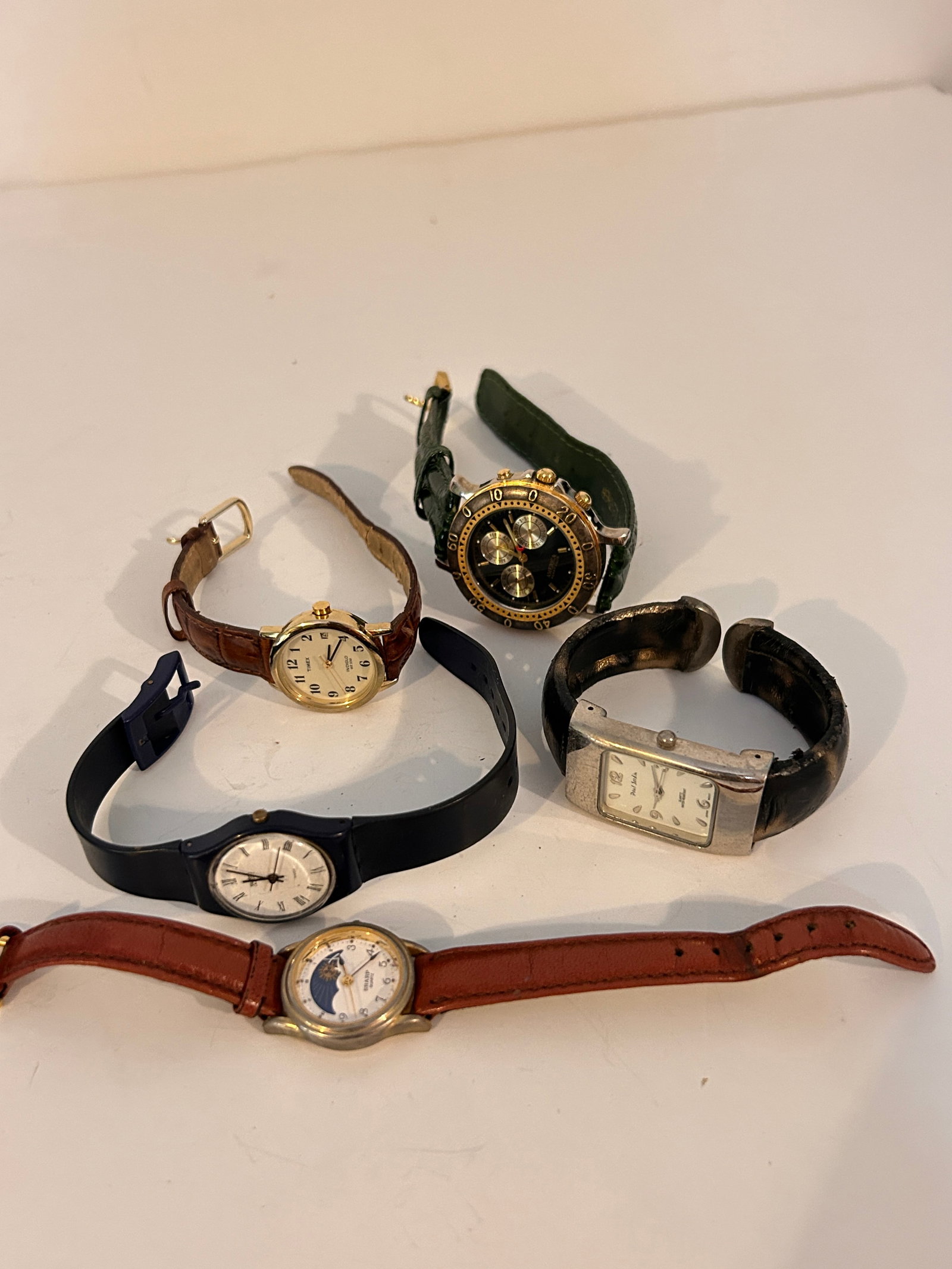 Vintage Lot of 5 nice untested watches: Vintage Lot of 5 nice untested watches Please view all photos as they are part of the description and condition of this Item, Feel free to contact me with questions or picture requests! Used Item AS I