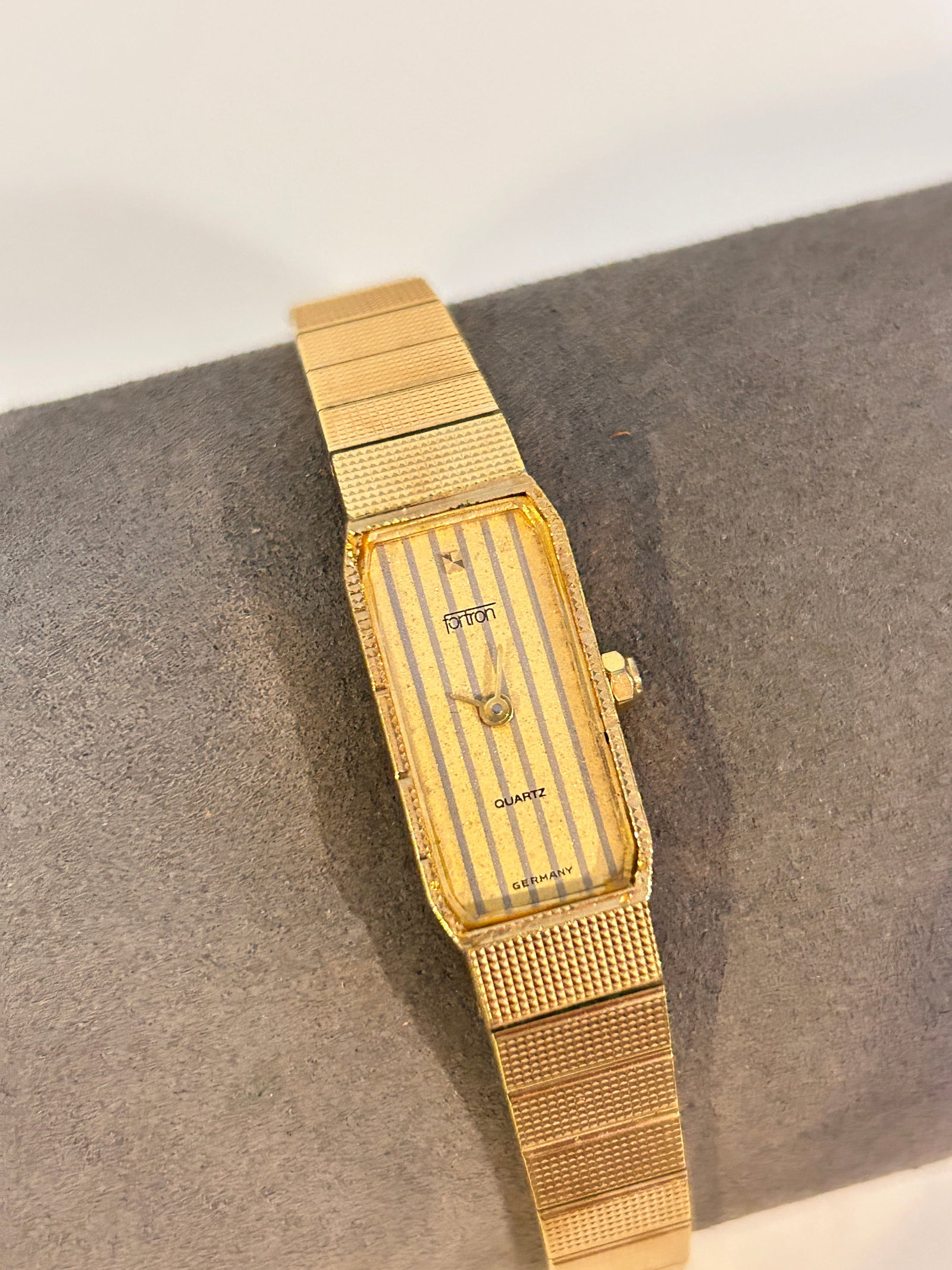 Vintage Fortron quartz watch needs bat (1 of 5)