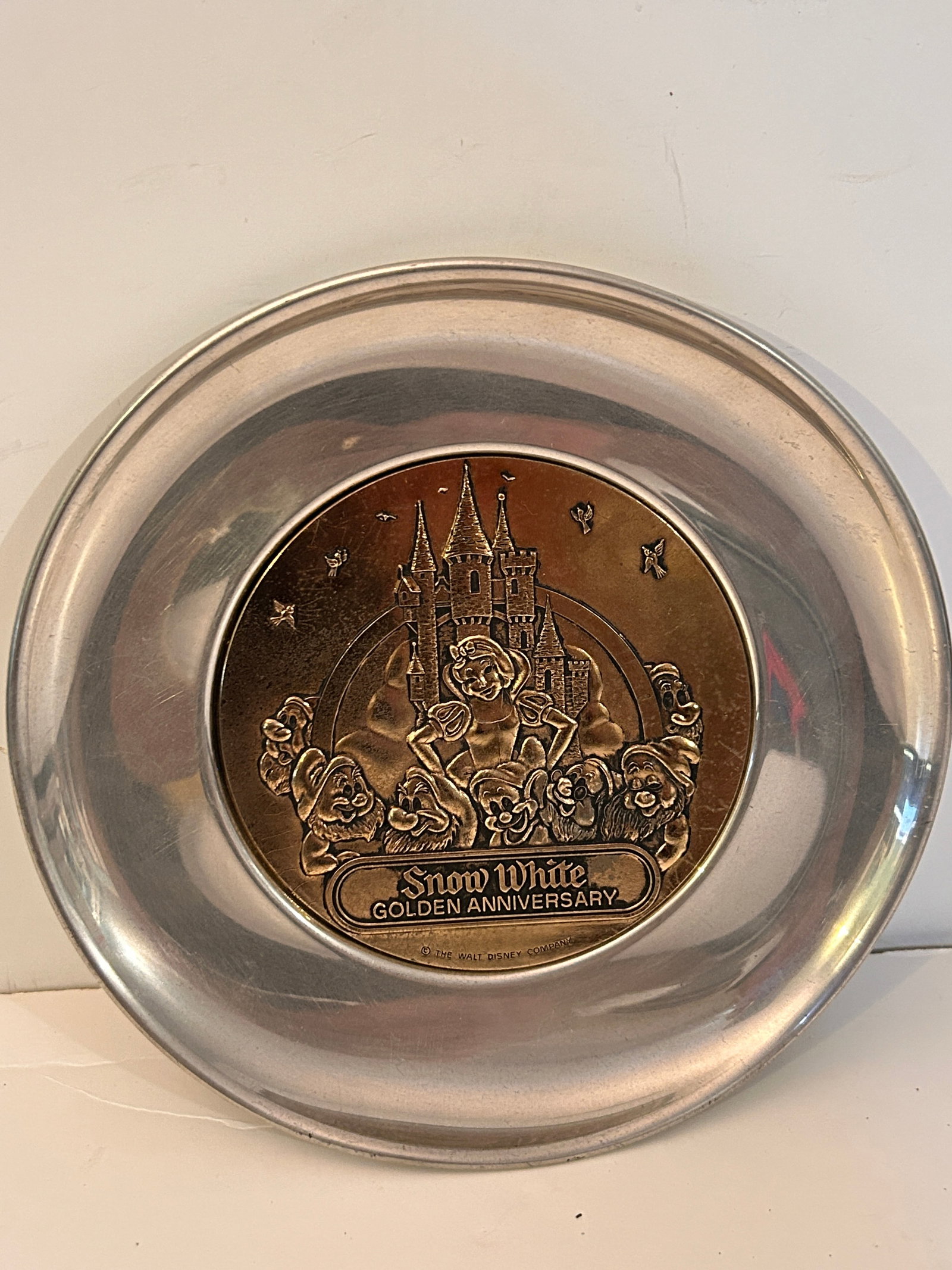Disney Collection The Snow White Golden Anniversary Commemorative Plate: Disney Collection The Snow White Golden Anniversary Commemorative Plate Please view all photos as they are part of the description and condition of this Item, Feel free to contact me with questions or
