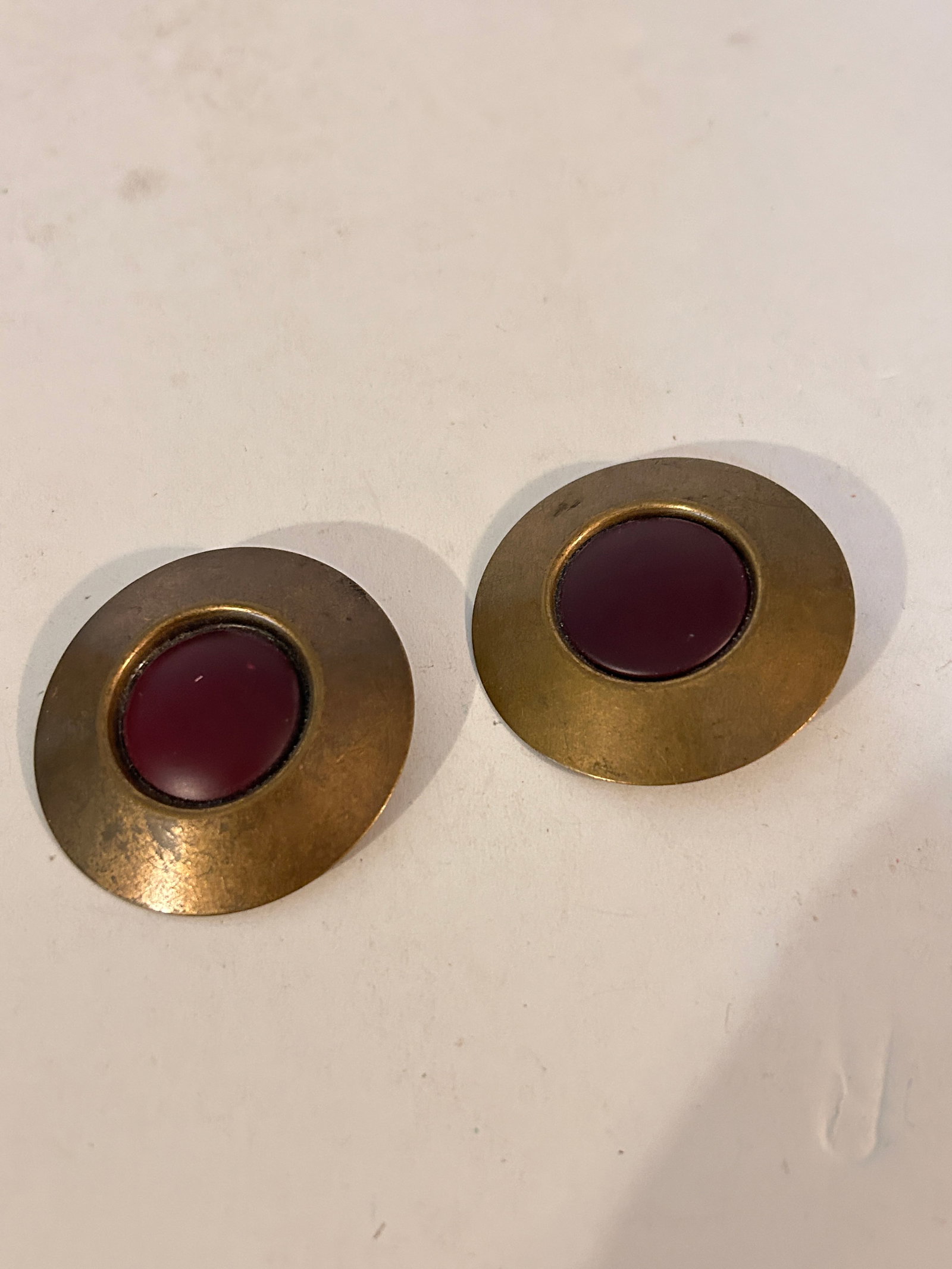 Vintage Brass Large Clip on Earrings: Vintage Brass Large Clip on Earrings Please view all photos as they are part of the description and condition of this Item, Feel free to contact me with questions or picture requests! Used Item AS IS
