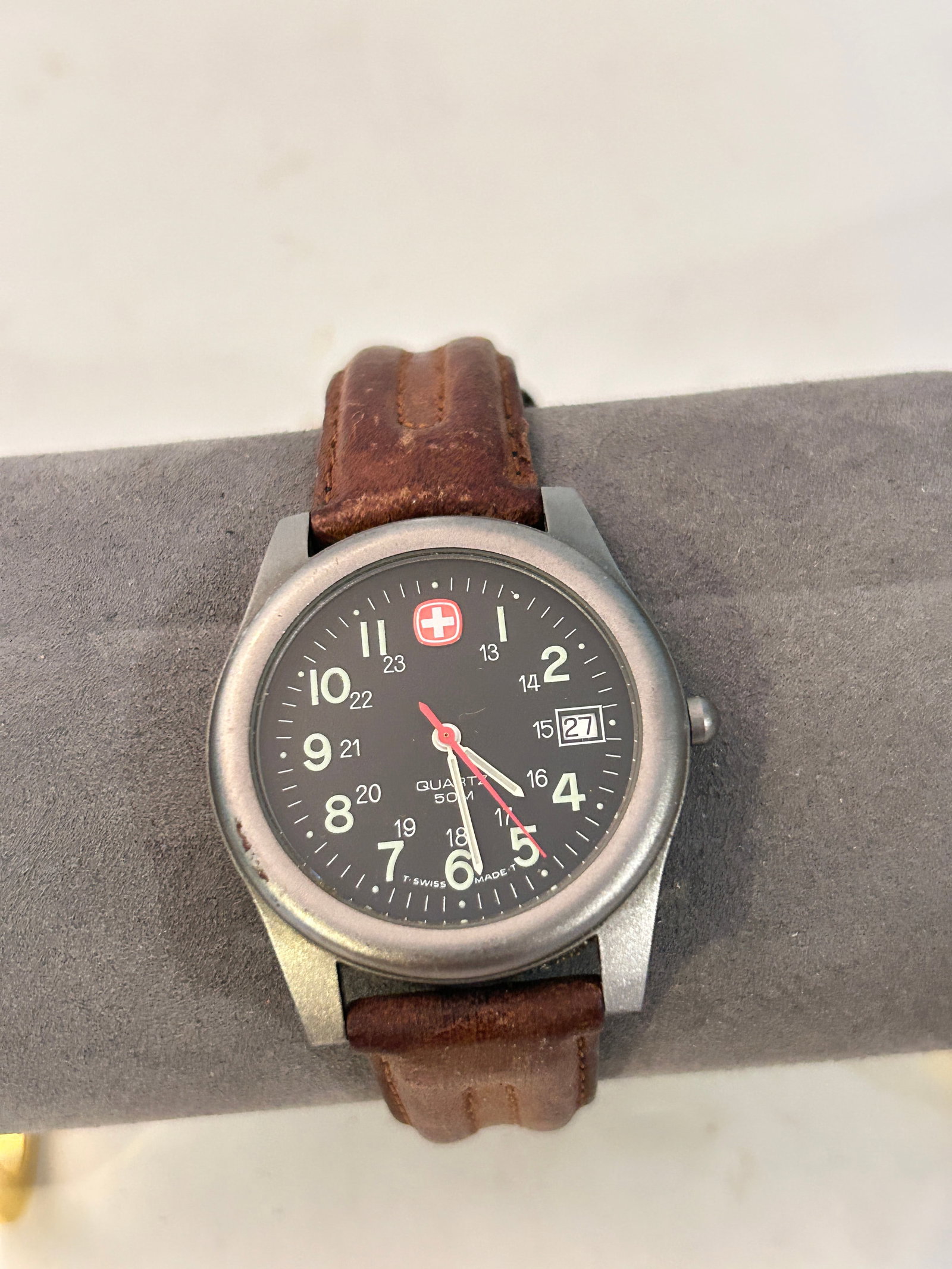 Vintage Wenger Marlboro Watch needs batt works: Vintage Wenger Marlboro Watch needs batt works Please view all photos as they are part of the description and condition of this Item, Feel free to contact me with questions or picture requests! Used I