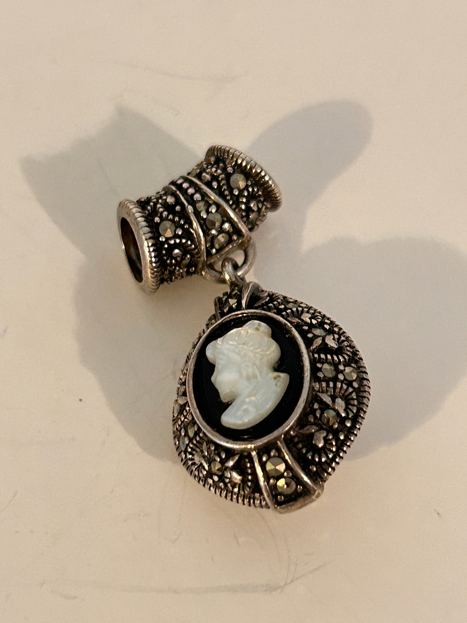 925 Sterling Silver Vintage MOP Black Onyx & Marcasite Gem Cameo Pendant: 925 Sterling Silver Vintage MOP Black Onyx & Marcasite Gem Cameo Pendant Please view all photos as they are part of the description and condition of this Item, Feel free to contact me with questions o