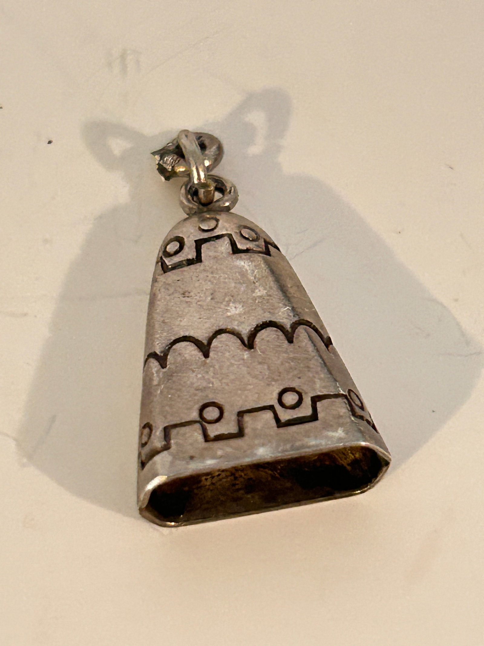 Vintage Sterling Silver Charm: Vintage Sterling Silver Charm Please view all photos as they are part of the description and condition of this Item, Feel free to contact me with questions or picture requests! Used Item AS IS