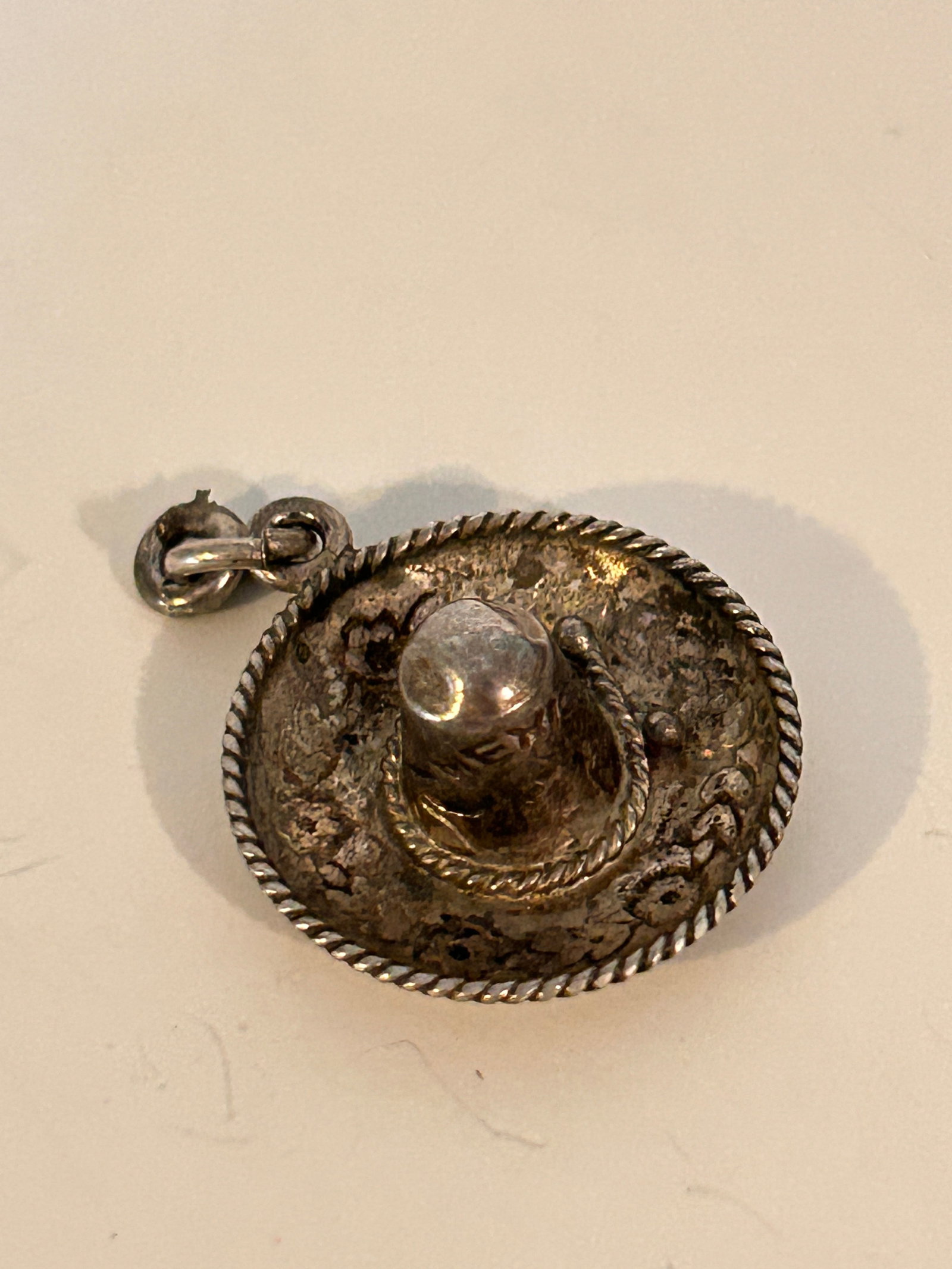 Vintage Sterling Silver Charm: Vintage Sterling Silver Charm Please view all photos as they are part of the description and condition of this Item, Feel free to contact me with questions or picture requests! Used Item AS IS