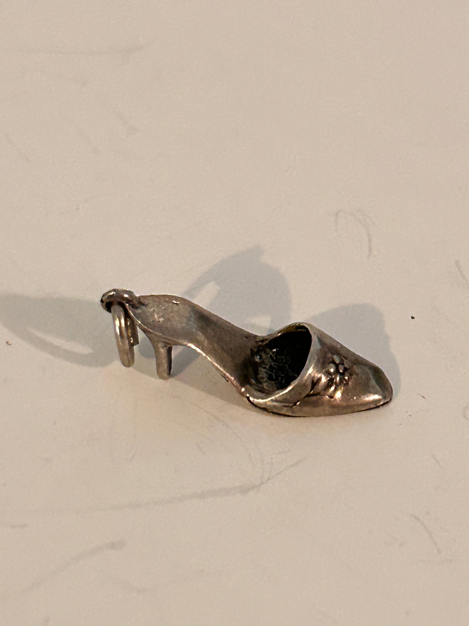 Vintage Sterling Silver Charm: Vintage Sterling Silver Charm Please view all photos as they are part of the description and condition of this Item, Feel free to contact me with questions or picture requests! Used Item AS IS
