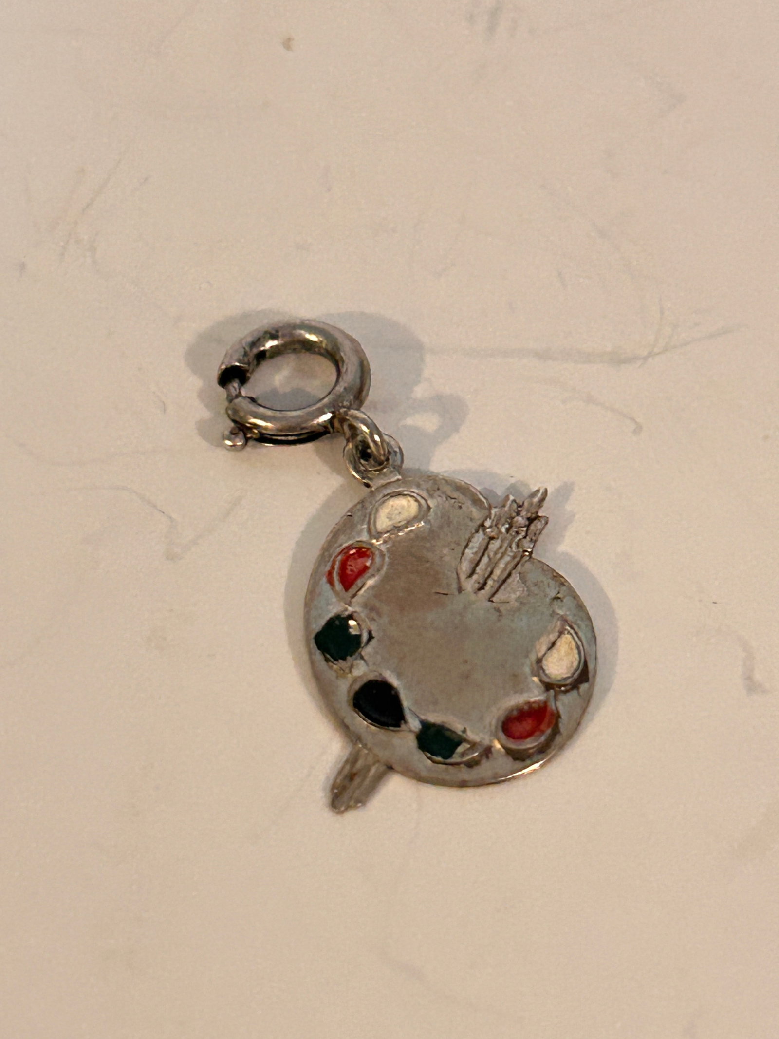 Vintage Sterling Silver Charm: Vintage Sterling Silver Charm Please view all photos as they are part of the description and condition of this Item, Feel free to contact me with questions or picture requests! Used Item AS IS