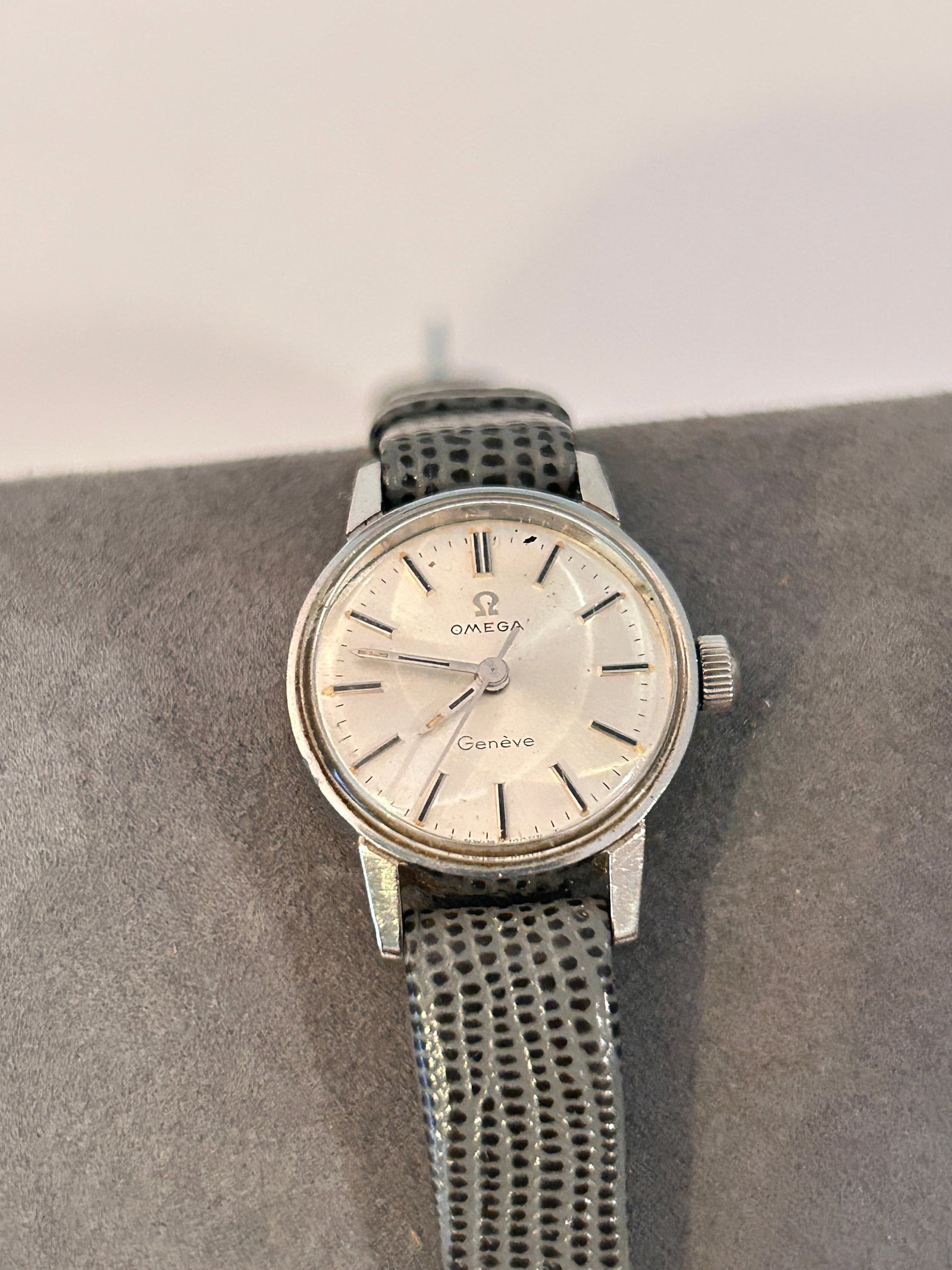 Vintage 1968 Nice OMEGA Geneve Manual Winding Silver Women's Watch working: Vintage 1968 Nice OMEGA Geneve Manual Winding Silver Women's Watch workingPlease view all photos as they are part of the description and condition of this Item, Feel free to contact me with questions 