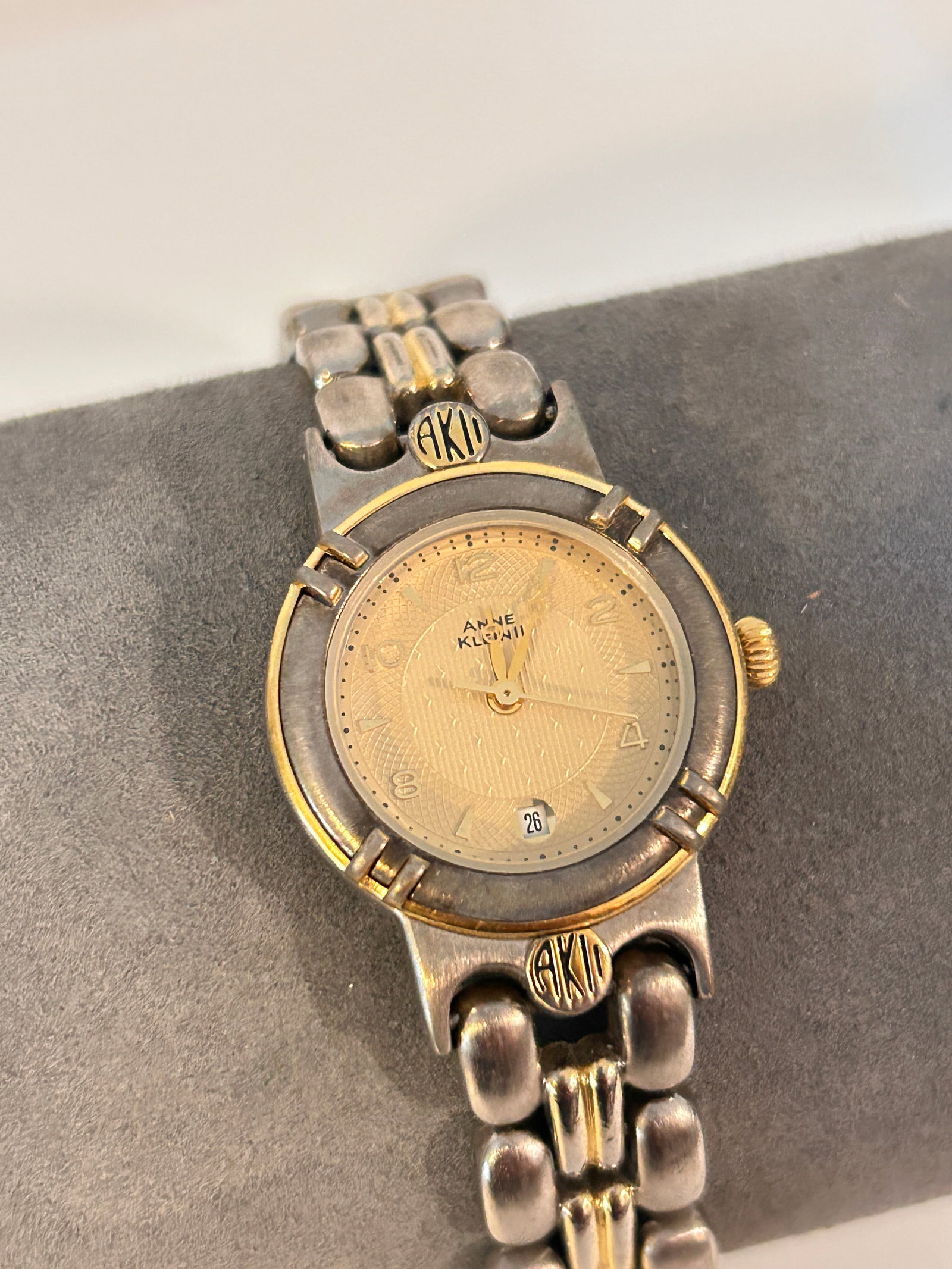 Vintage Anne Klein II Quartz Ladies Date Watch Gold-Tone Linked Band needs bat (1 of 4)