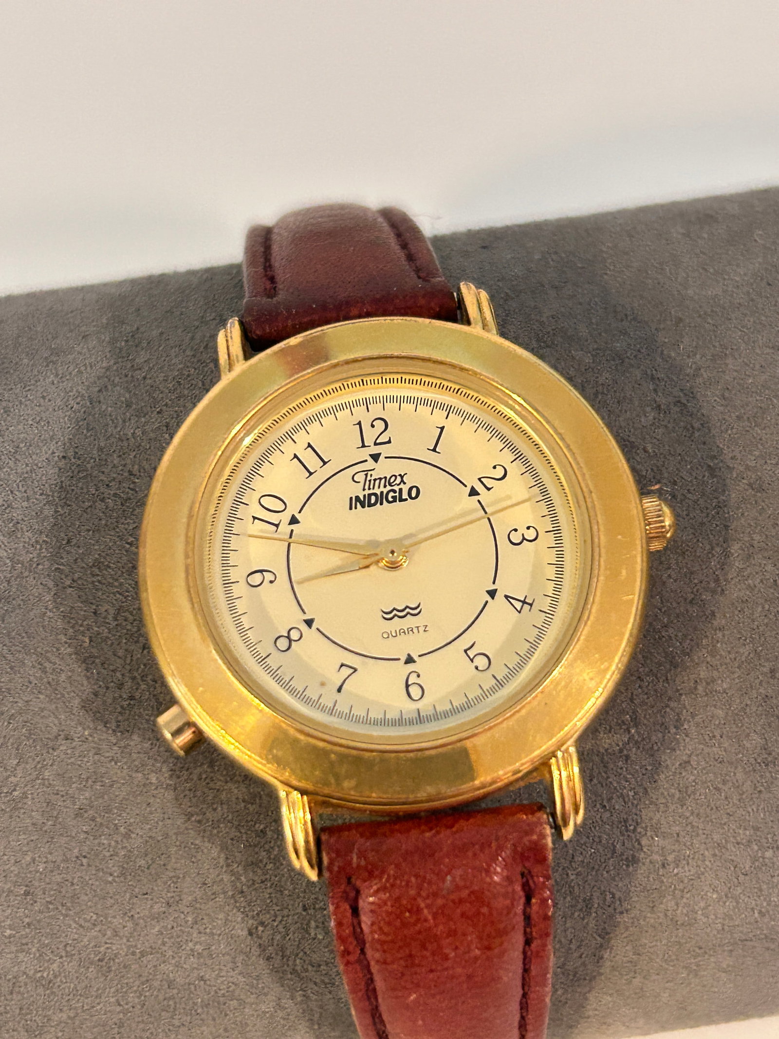 Timex Indiglo Watch Women 31mm Gold Tone Brown Woven Leather Band needs bat (1 of 4)