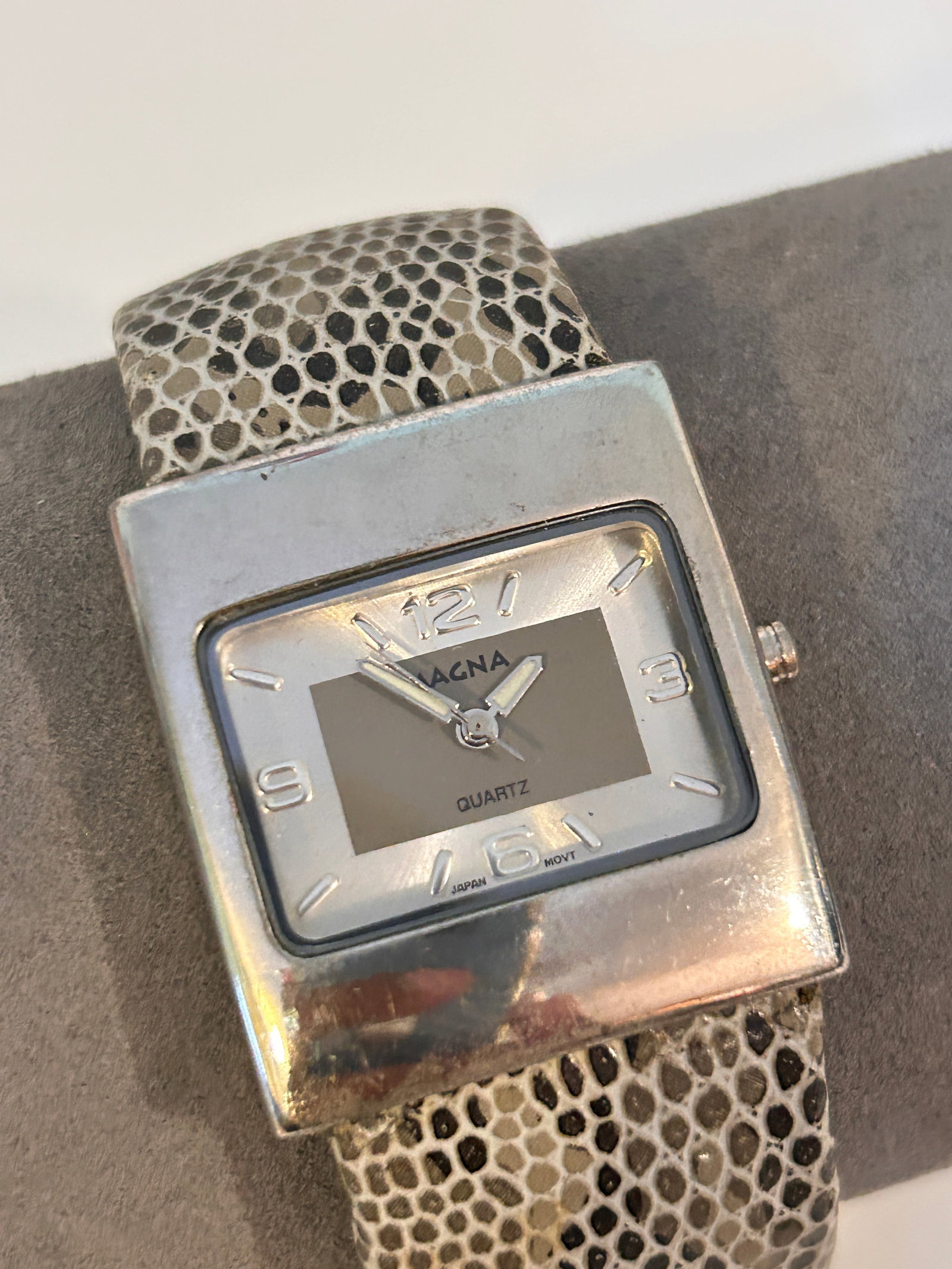 Magna Wristwatch Rectangular Face Silver Tone Blue Cuff Band needs bat: Magna Wristwatch Rectangular Face Silver Tone Blue Cuff Band needs bat Please view all photos as they are part of the description and condition of this Item, Feel free to contact me with questions or 