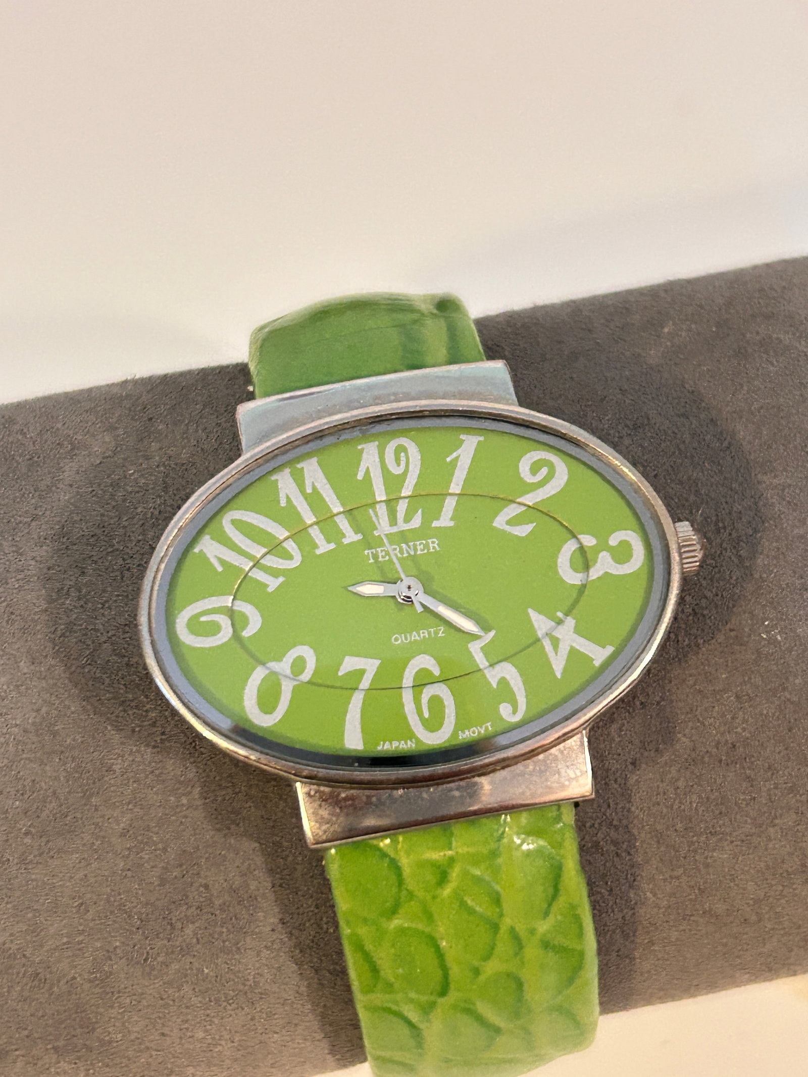 Bijoux Terner watch vibrant green face Quartz needs bat: Bijoux Terner watch vibrant green face Quartz needs bat Please view all photos as they are part of the description and condition of this Item, Feel free to contact me with questions or picture request