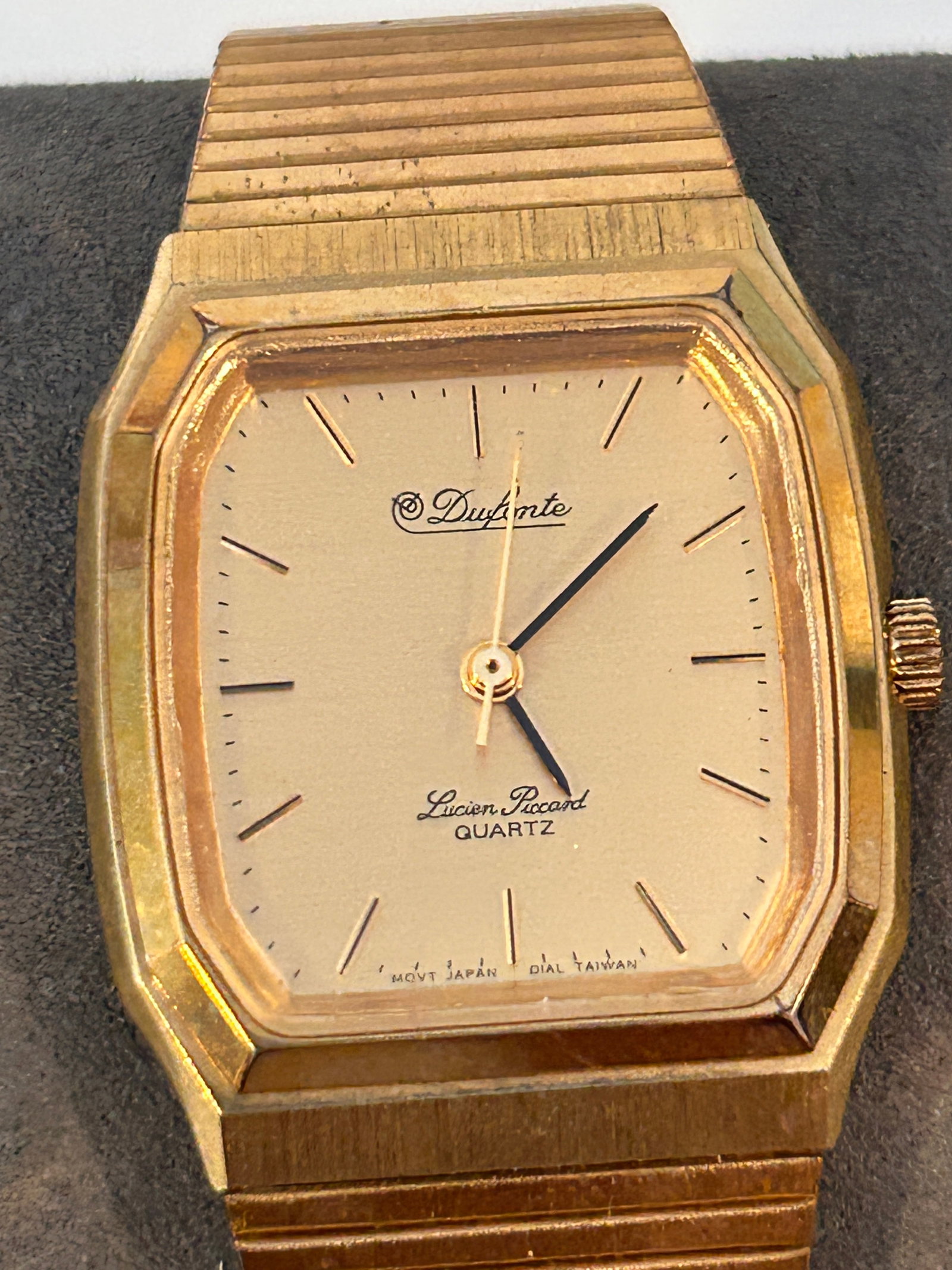 Lucien Piccard Dufonte Men's Dress Watch Quartz Gold Tone needs bat: Lucien Piccard Dufonte Men's Dress Watch Quartz Gold Tone needs bat Please view all photos as they are part of the description and condition of this Item, Feel free to contact me with questions or pic