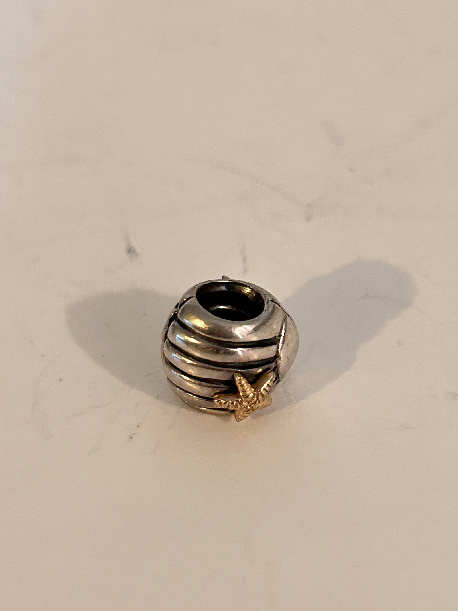 Pandora Sterling Silver & 14k Gold Two Toned Starfish Clam Charm: Pandora Sterling Silver & 14k Gold Two Toned Starfish Clam Charm Please view all photos as they are part of the description and condition of this Item, Feel free to contact me with questions or pictur