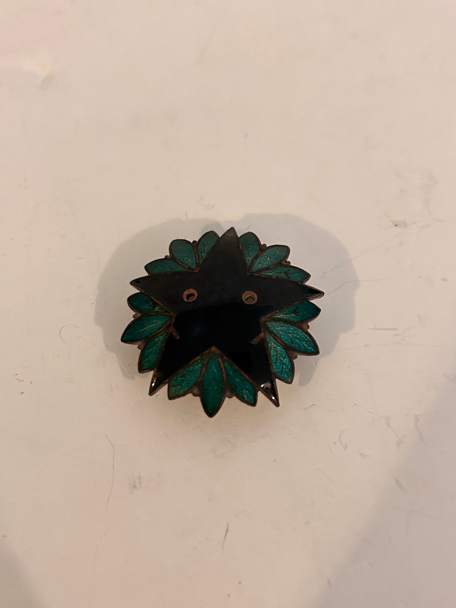 Vintage Military Enamel Pin: Vintage Military Enamel Pin Please view all photos as they are part of the description and condition of this Item, Feel free to contact me with questions or picture requests! Used Item AS IS